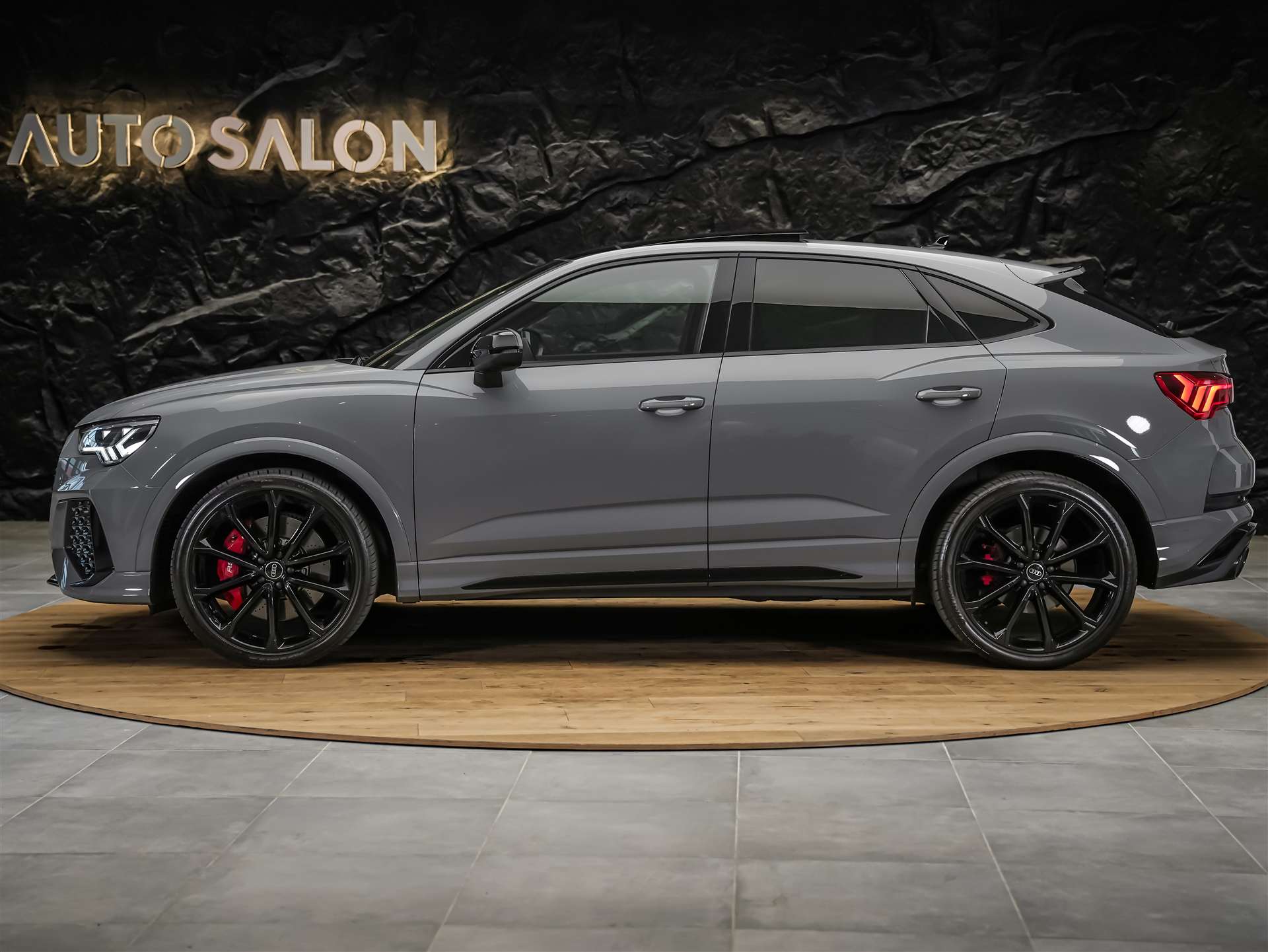 AUDI RS Q3 Sportback quattro S tronic *Panorama*SONOS*Assistenten*-image-1