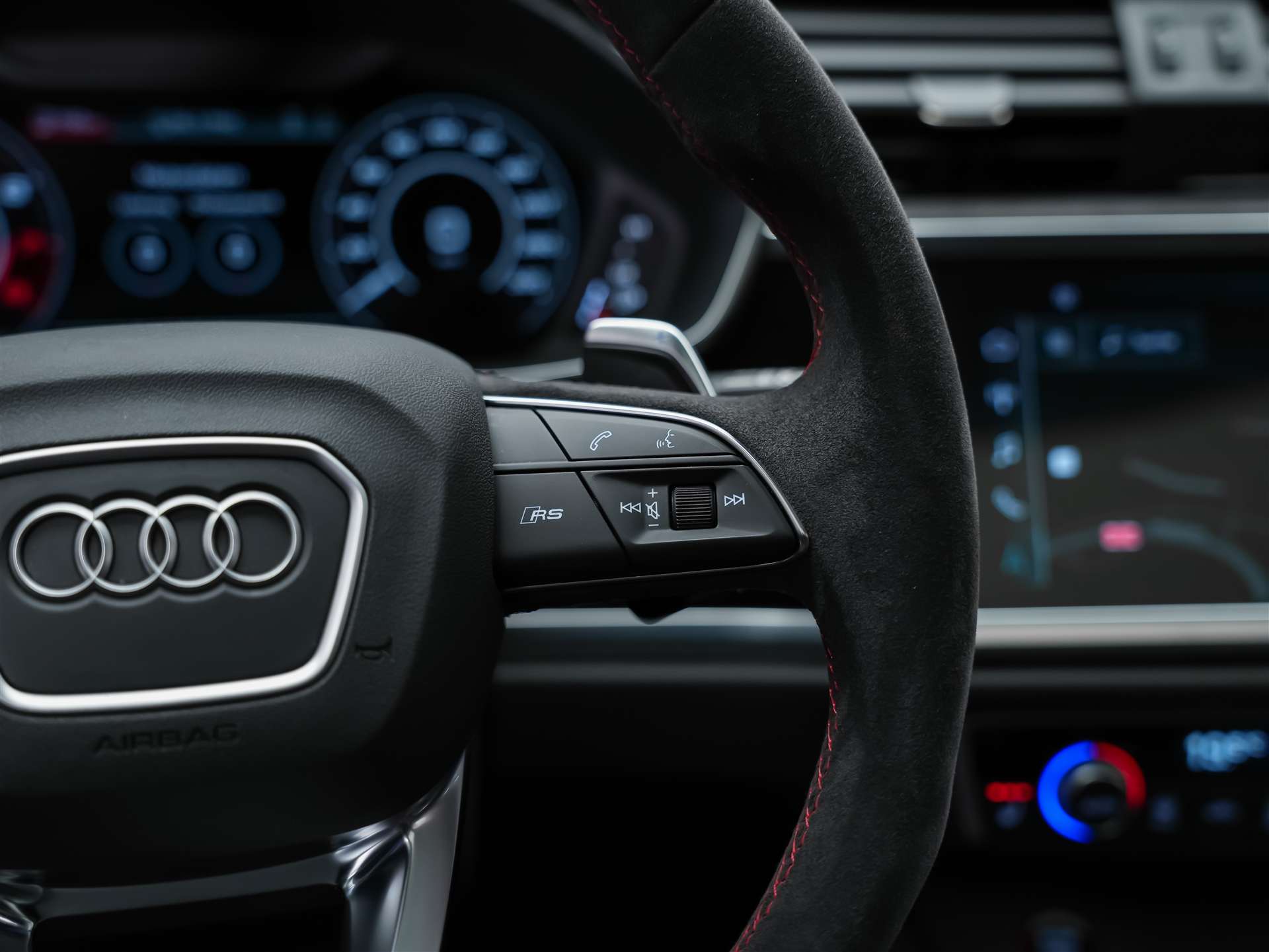 AUDI RS Q3 Sportback quattro S tronic *Panorama*SONOS*Assistenten*-image-31