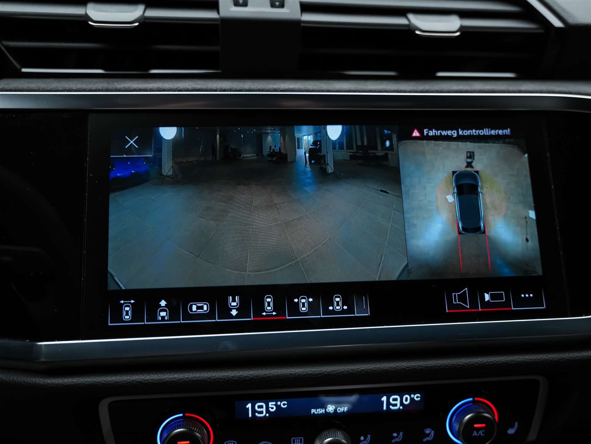 AUDI RS Q3 Sportback quattro S tronic *Panorama*SONOS*Assistenten*-image-42