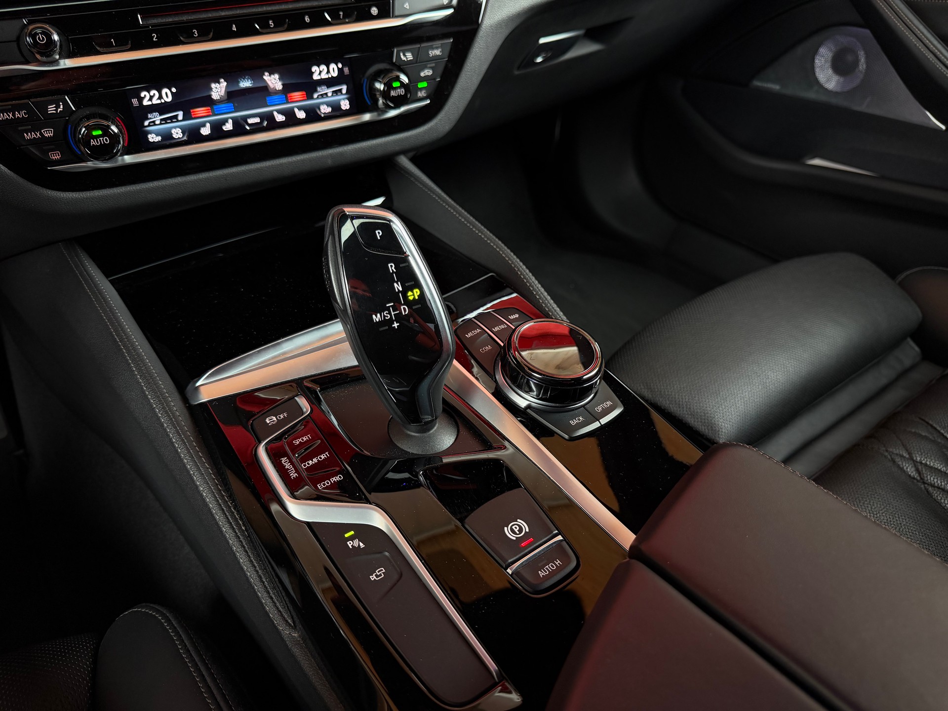BMW M550i xDrive Steptronic *CH-Fahrzeug*-image-10