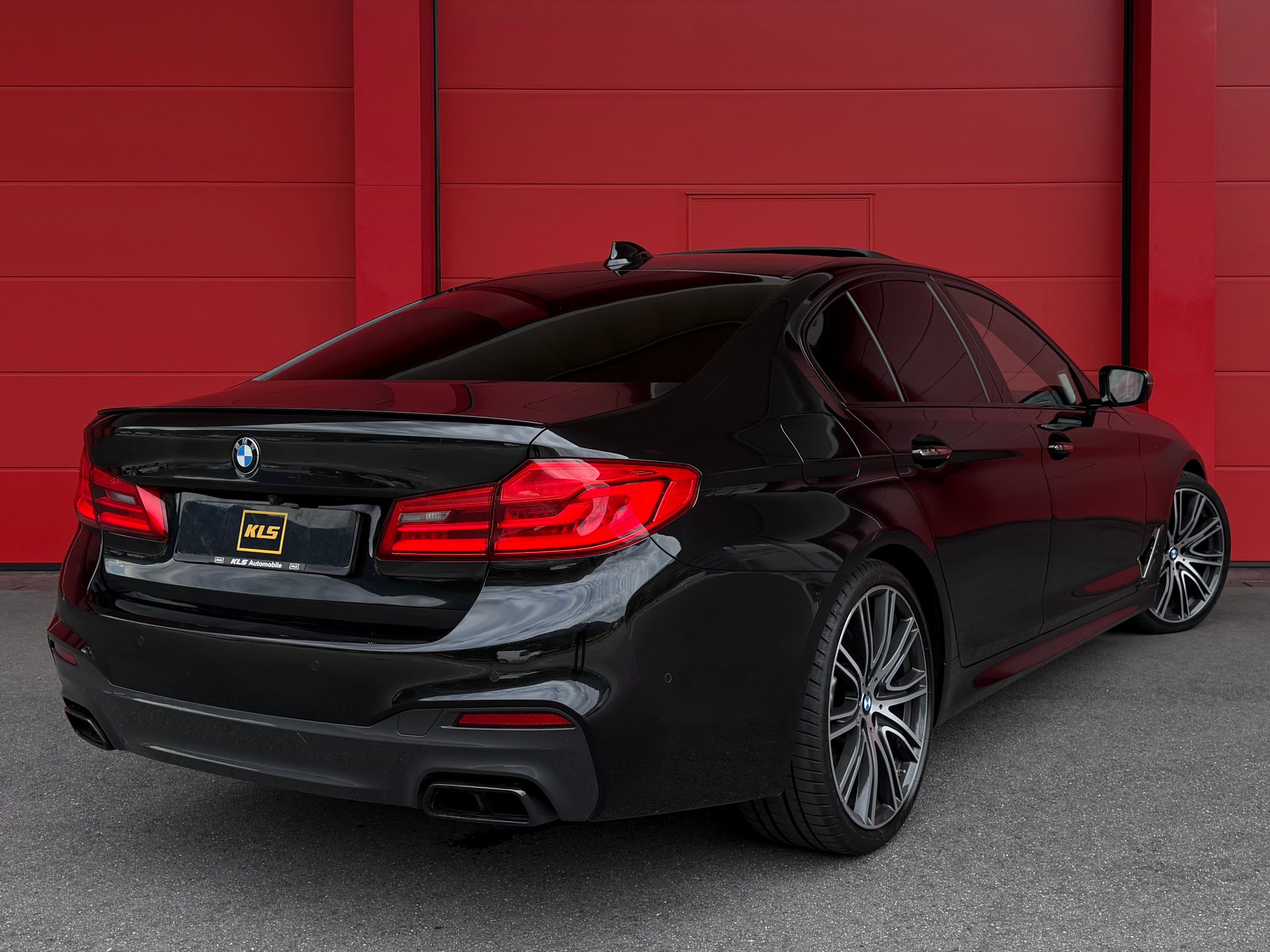 BMW M550i xDrive Steptronic *CH-Fahrzeug*-image-3