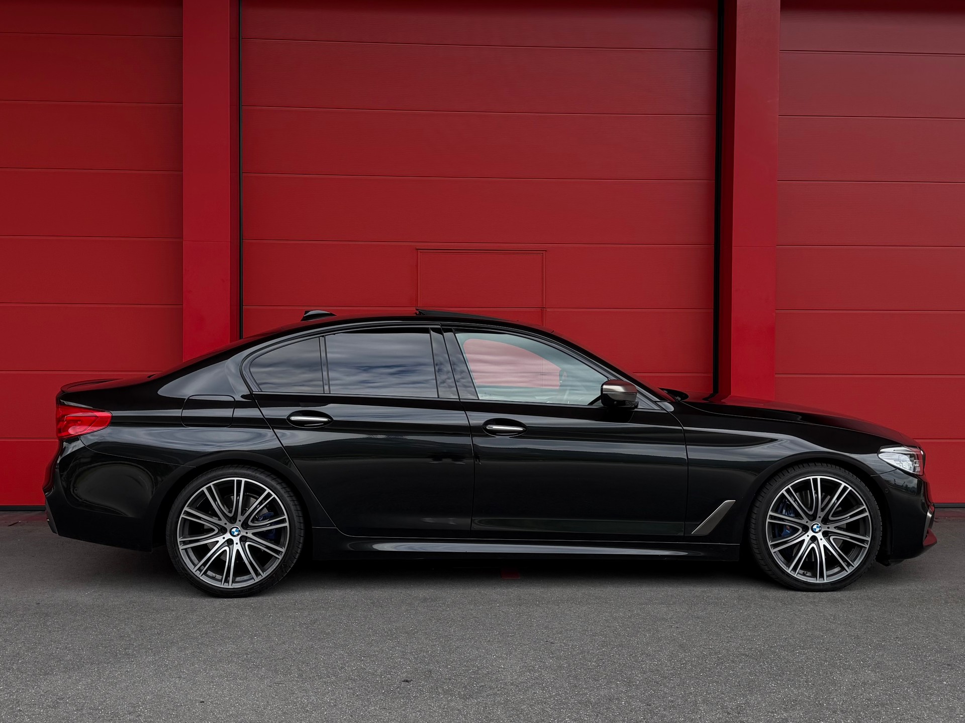BMW M550i xDrive Steptronic *CH-Fahrzeug*-image-2