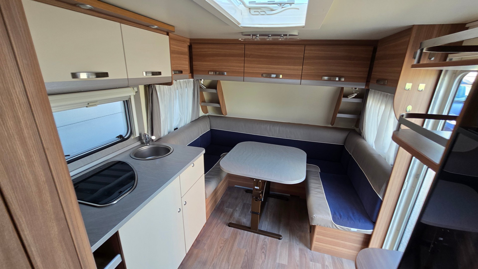 WEINSBERG Cara One 550-image-6
