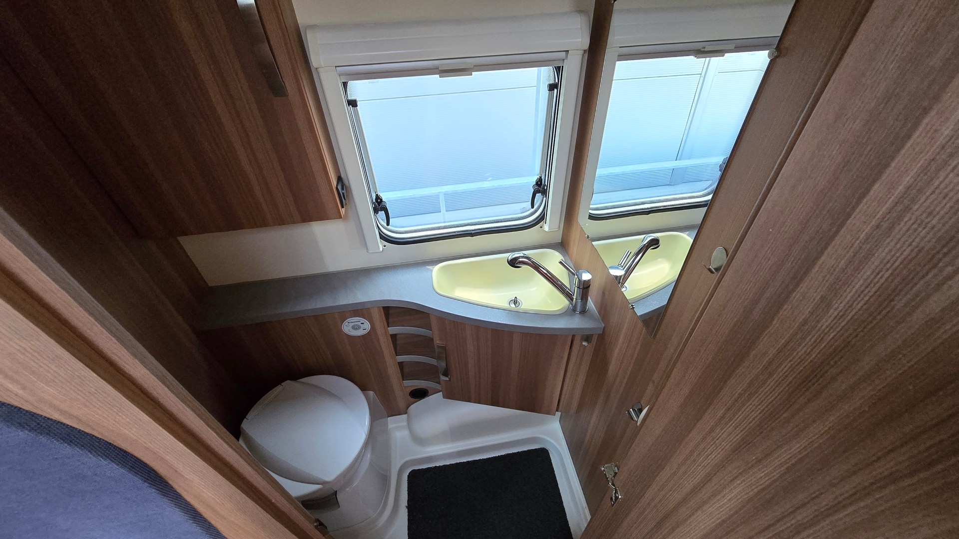 WEINSBERG Cara One 550-image-12