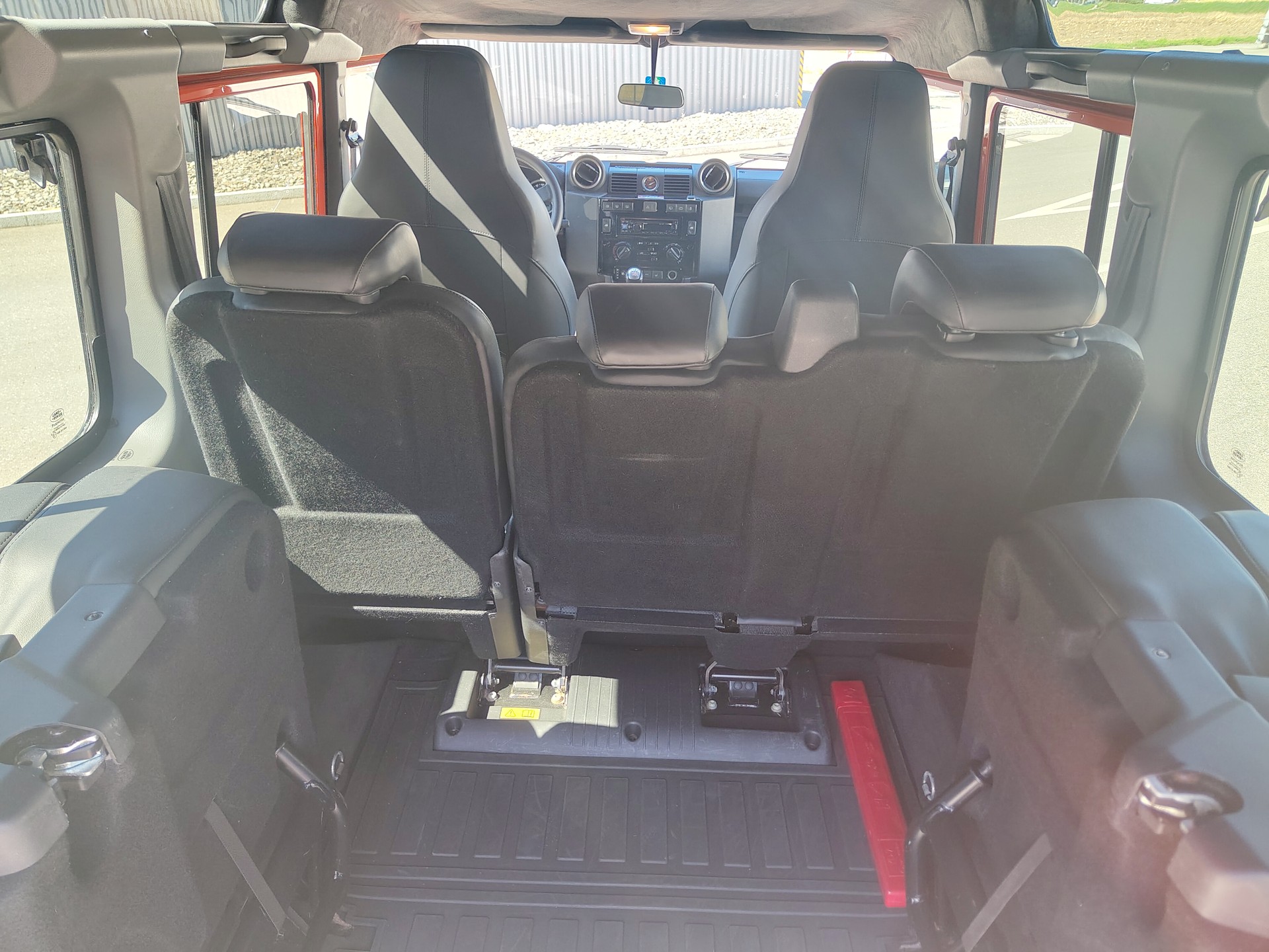 LAND ROVER Defender 110 2.2 TD4 Station Wagon Adventure-image-11