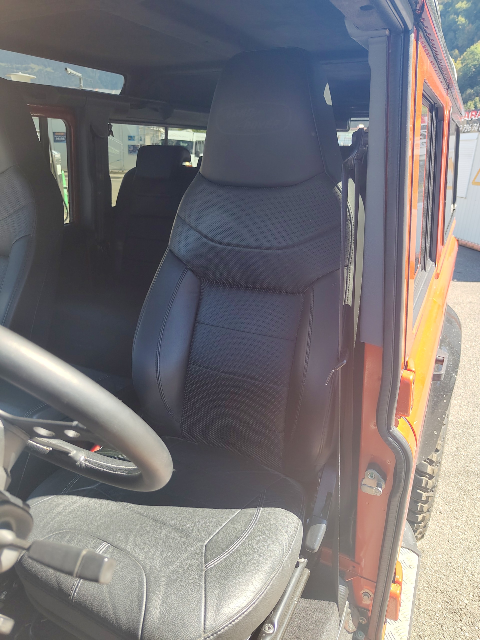 LAND ROVER Defender 110 2.2 TD4 Station Wagon Adventure-image-4