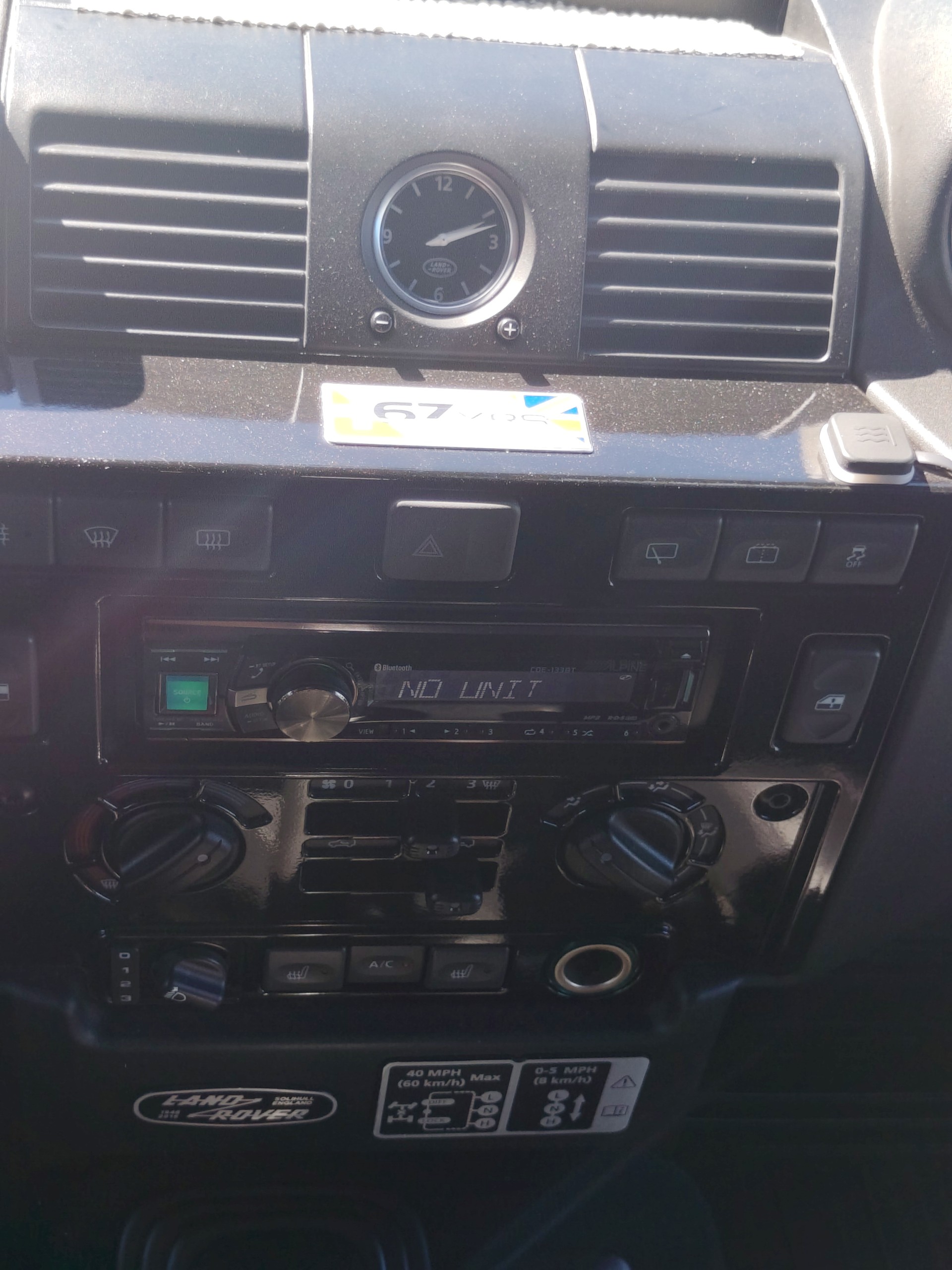LAND ROVER Defender 110 2.2 TD4 Station Wagon Adventure-image-14