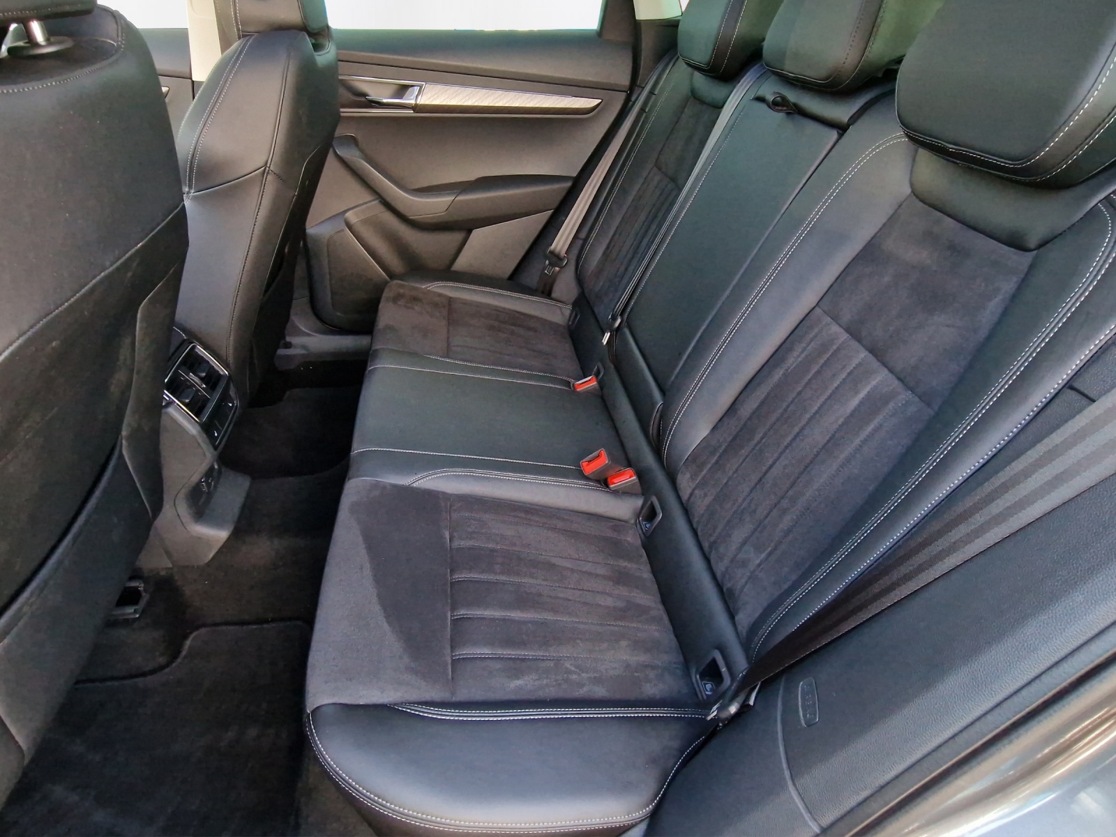 SKODA Karoq 1.5 TSI Style DSG-image-10