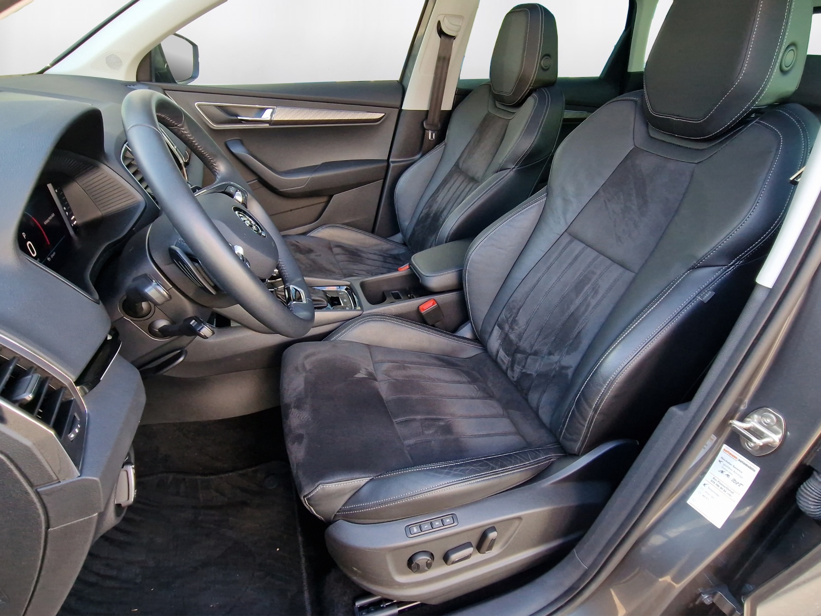 SKODA Karoq 1.5 TSI Style DSG-image-9