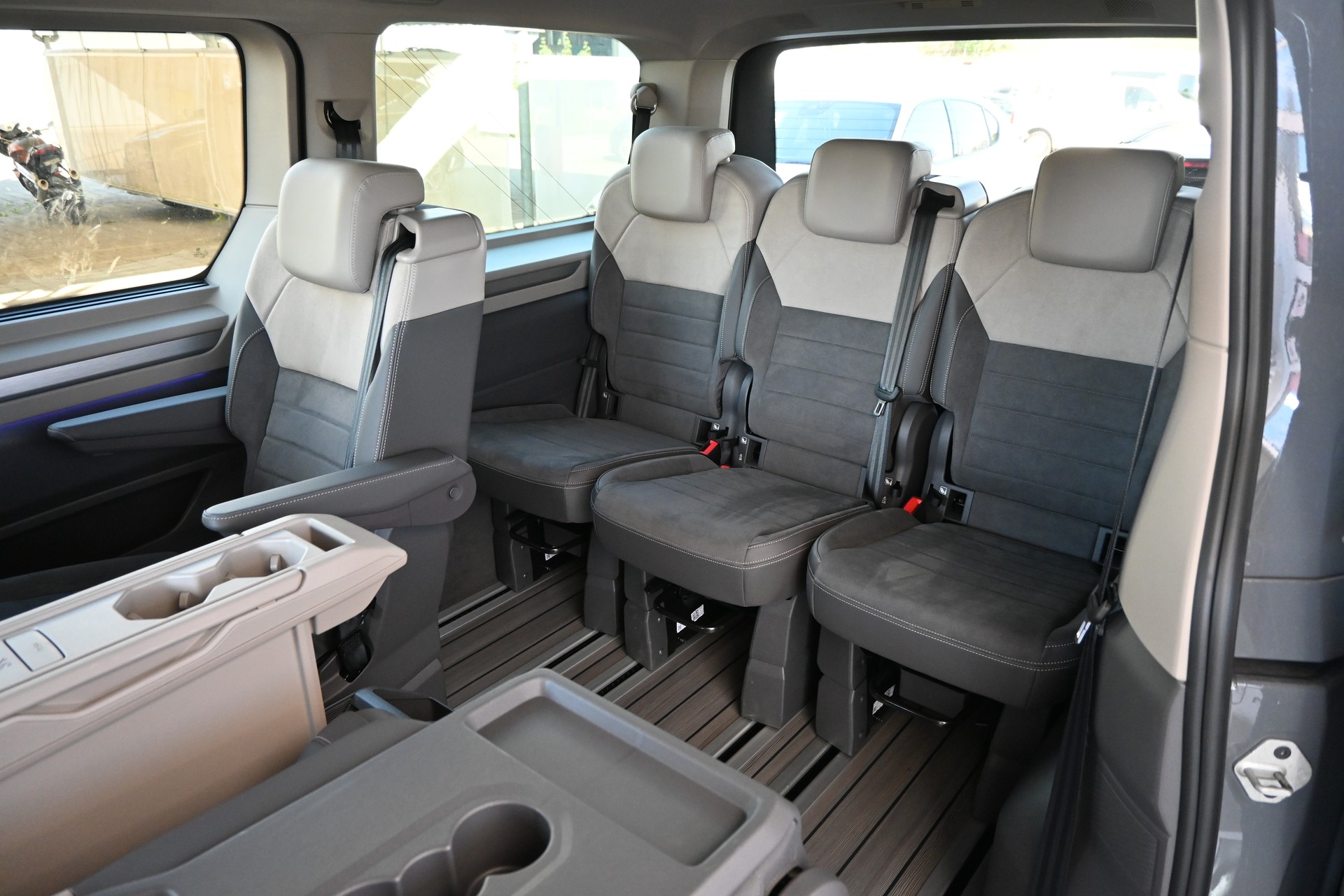 VW Multivan 2.0 TDI Style DSG Lang 7-Plätzer + AHK 2000KG + Standheizung-image-15