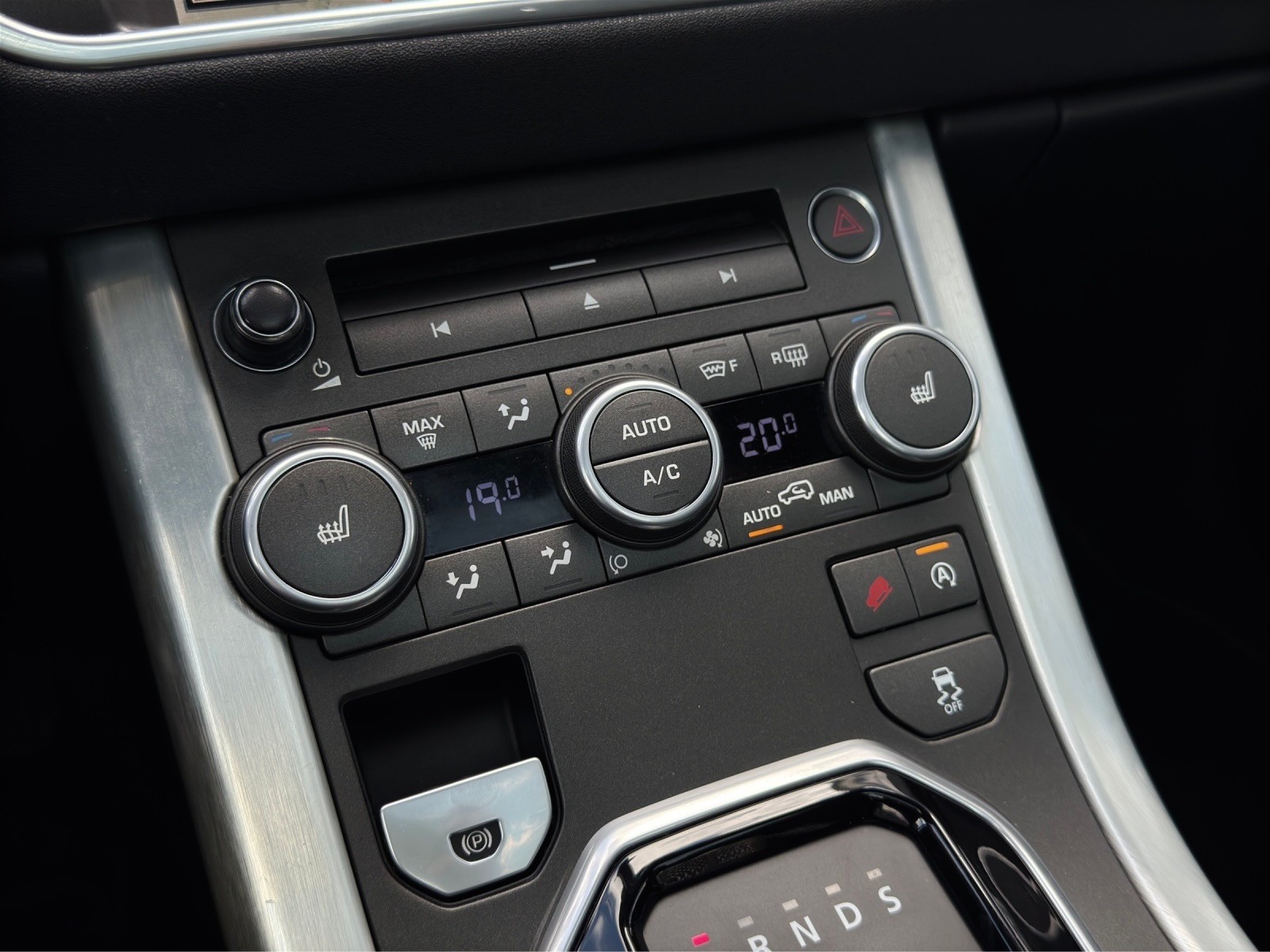 LAND ROVER Range Rover Evoque 2.0 TD4 HSE Dynamic AT9-image-15