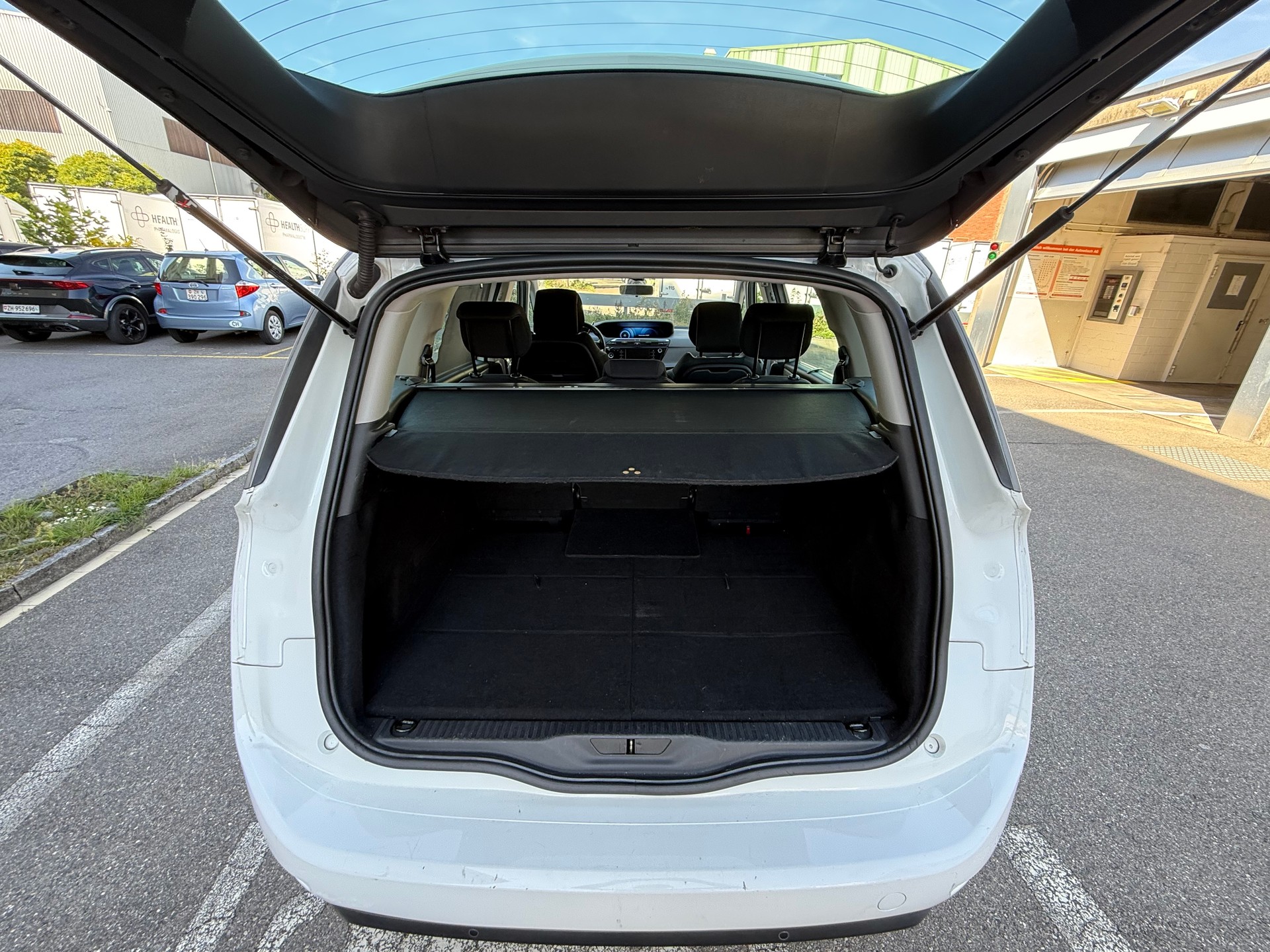 CITROEN Grand C4 Picasso 1.6 BlueHDi Intensive EAT6 *Motor 154'000 Km-image-4