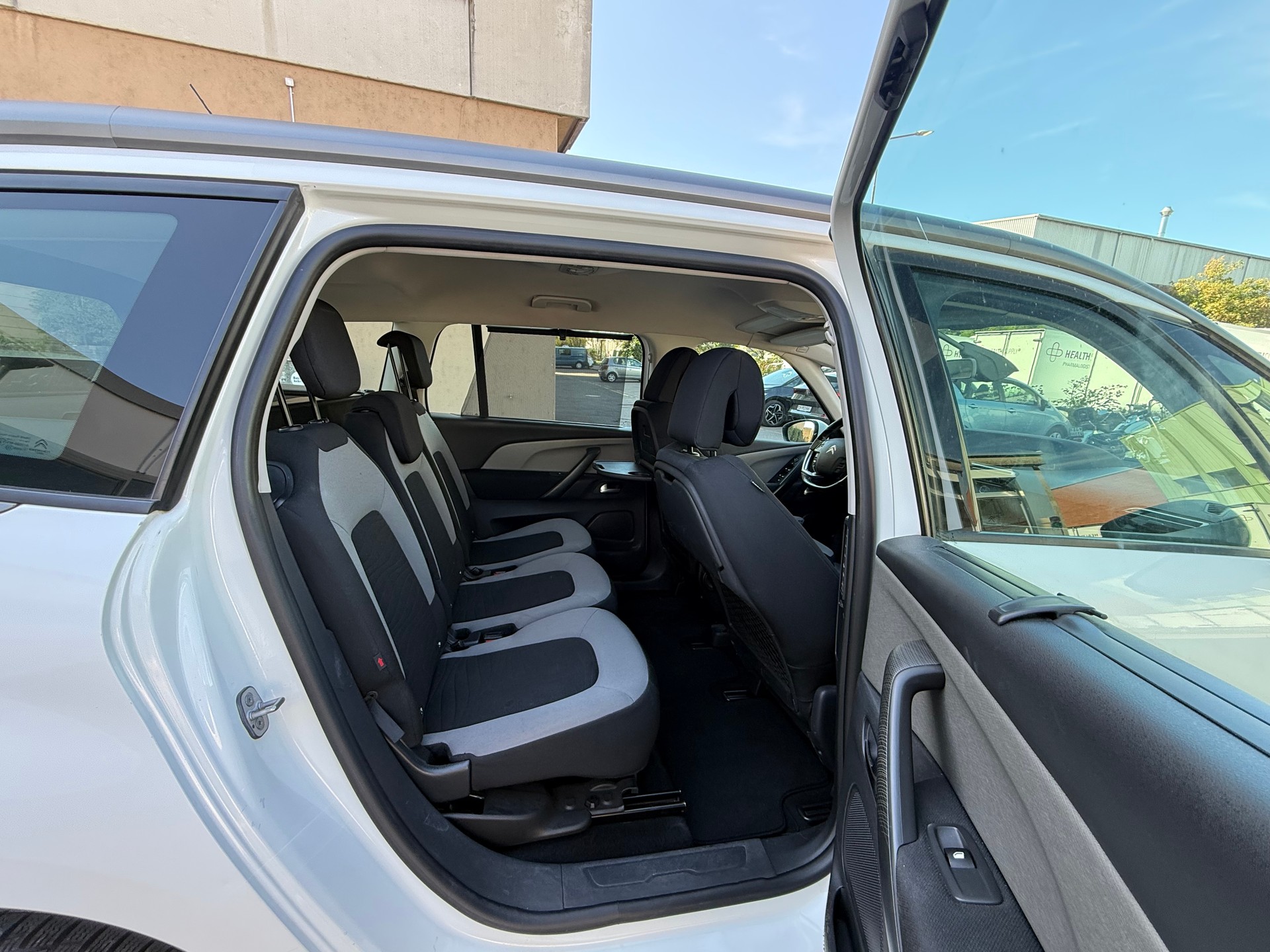 CITROEN Grand C4 Picasso 1.6 BlueHDi Intensive EAT6 *Motor 154'000 Km-image-12