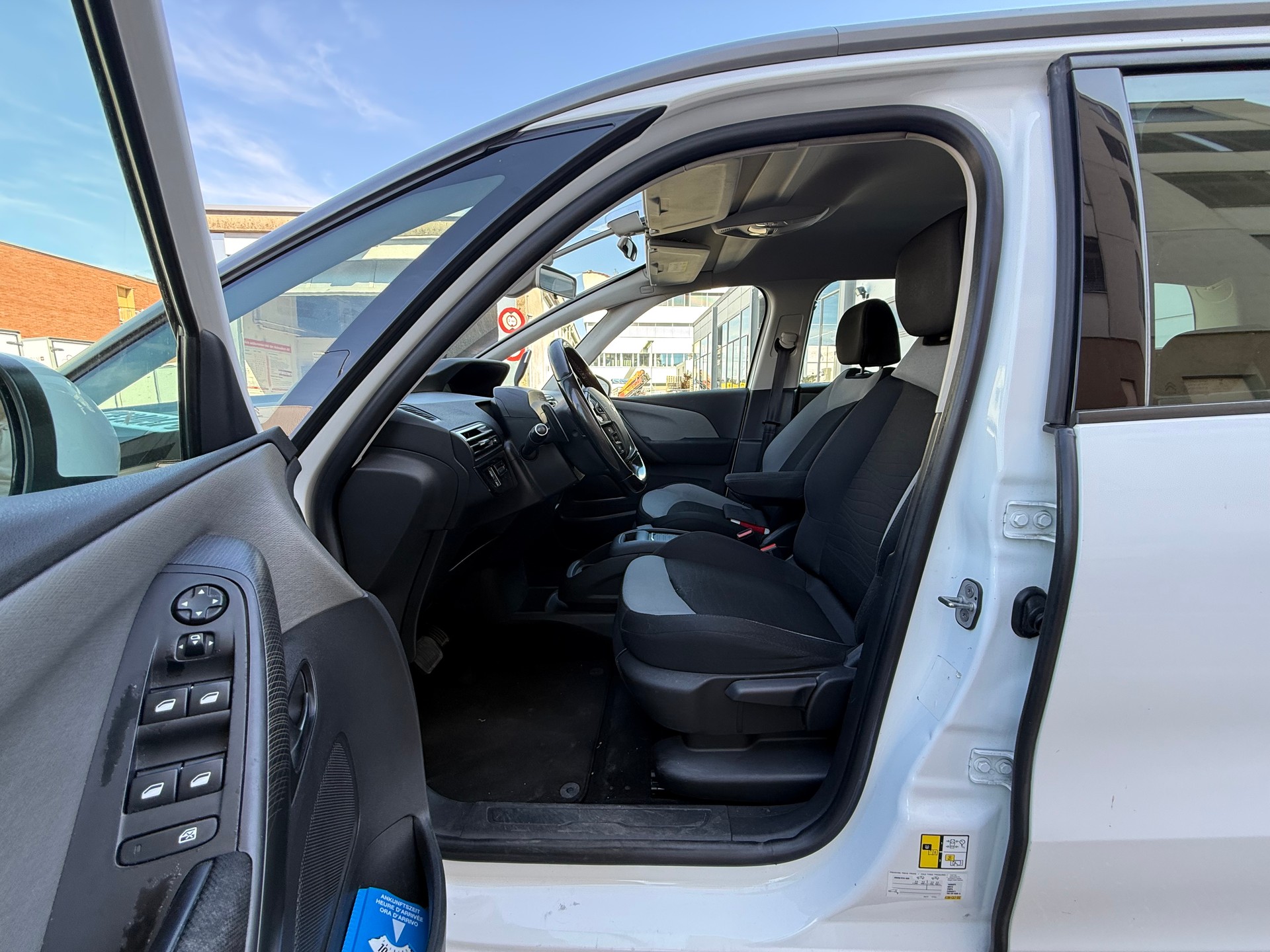 CITROEN Grand C4 Picasso 1.6 BlueHDi Intensive EAT6 *Motor 154'000 Km-image-7