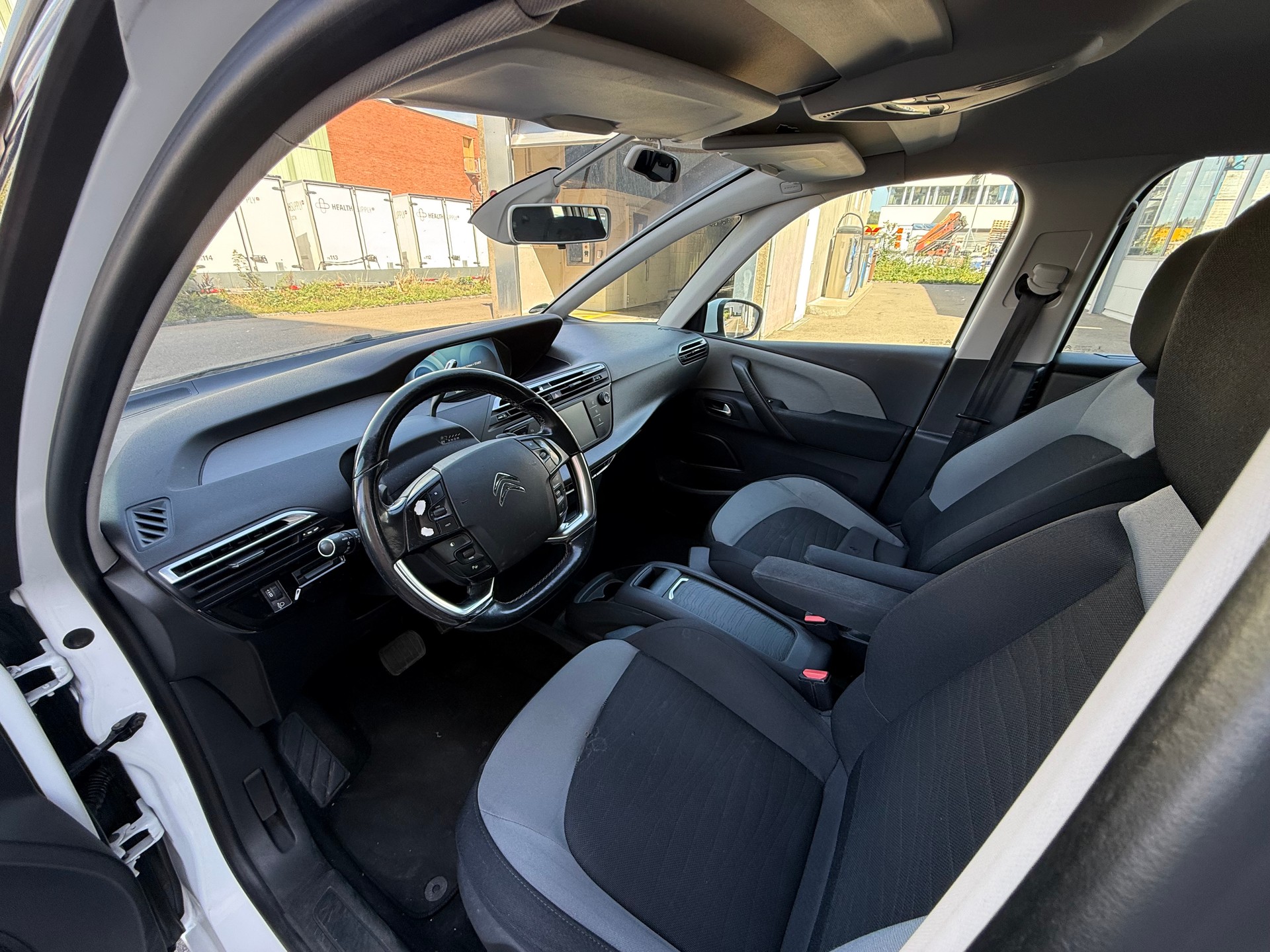 CITROEN Grand C4 Picasso 1.6 BlueHDi Intensive EAT6 *Motor 154'000 Km-image-8