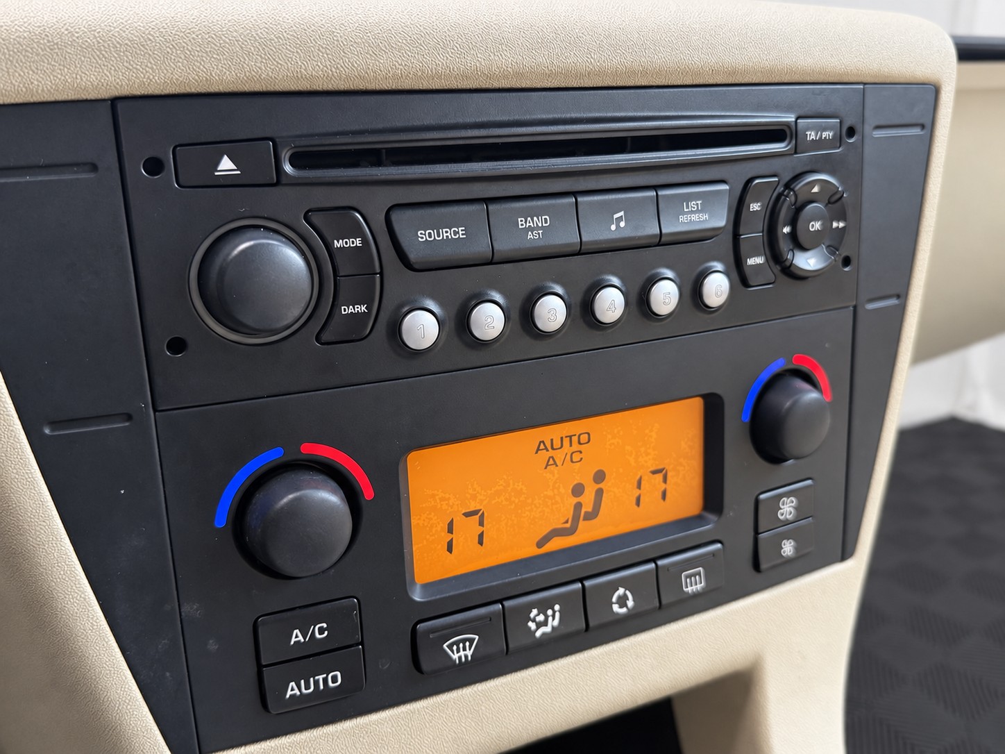 CITROEN C4 2.0i 16V Exclusive-image-16
