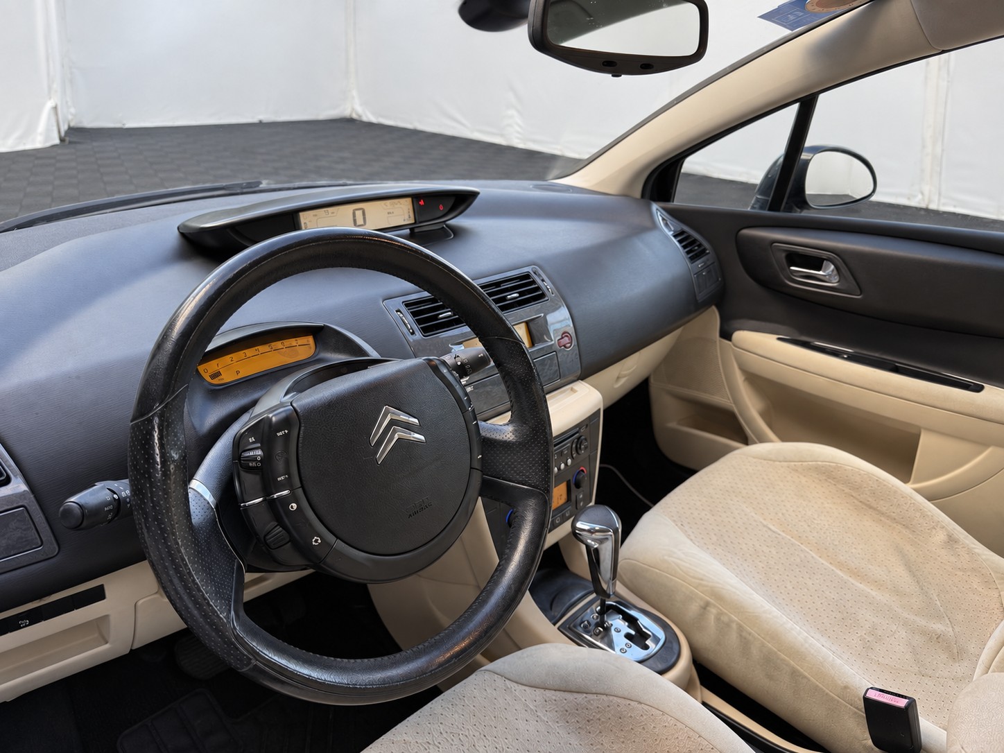 CITROEN C4 2.0i 16V Exclusive-image-11