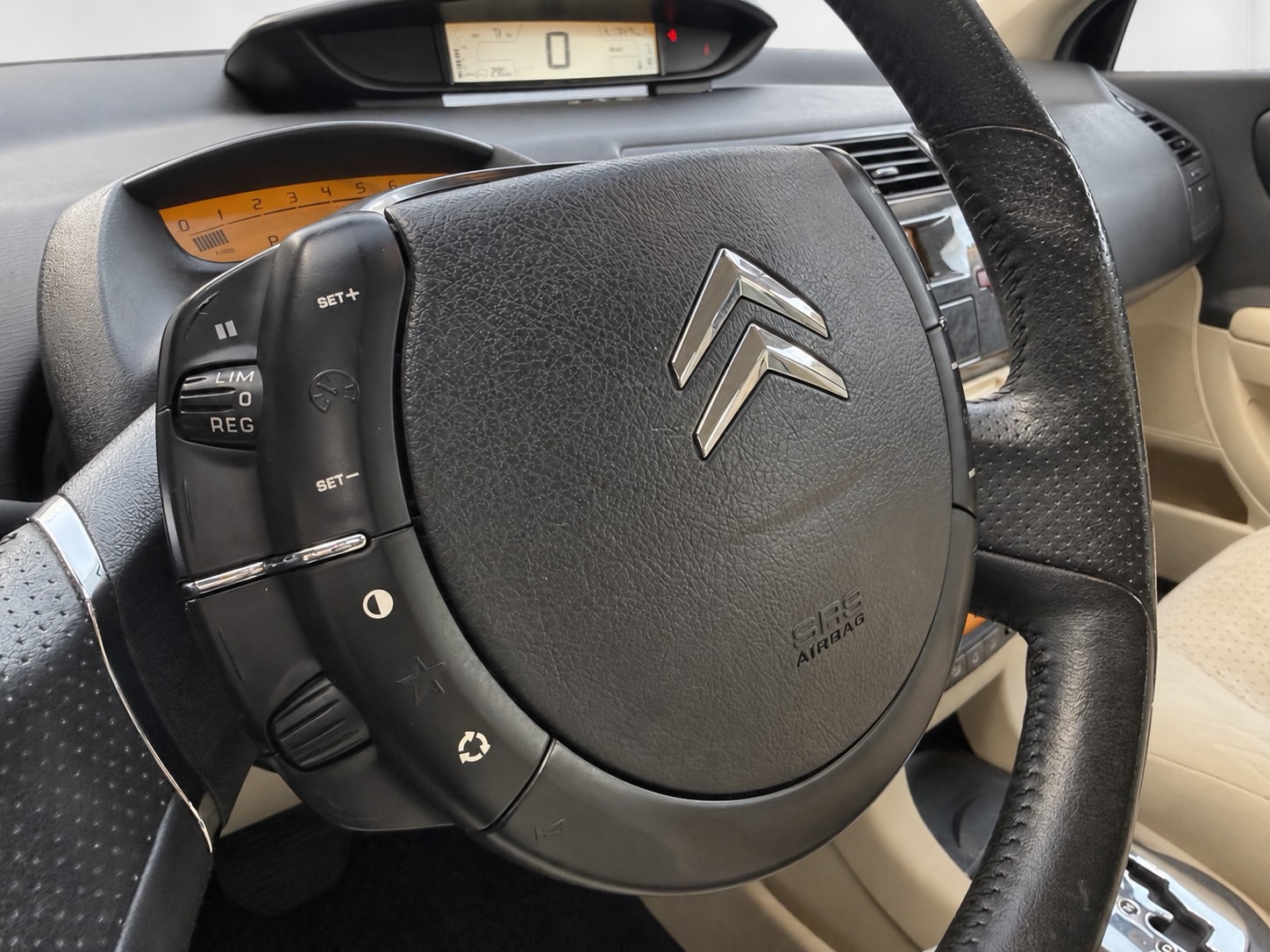 CITROEN C4 2.0i 16V Exclusive-image-13