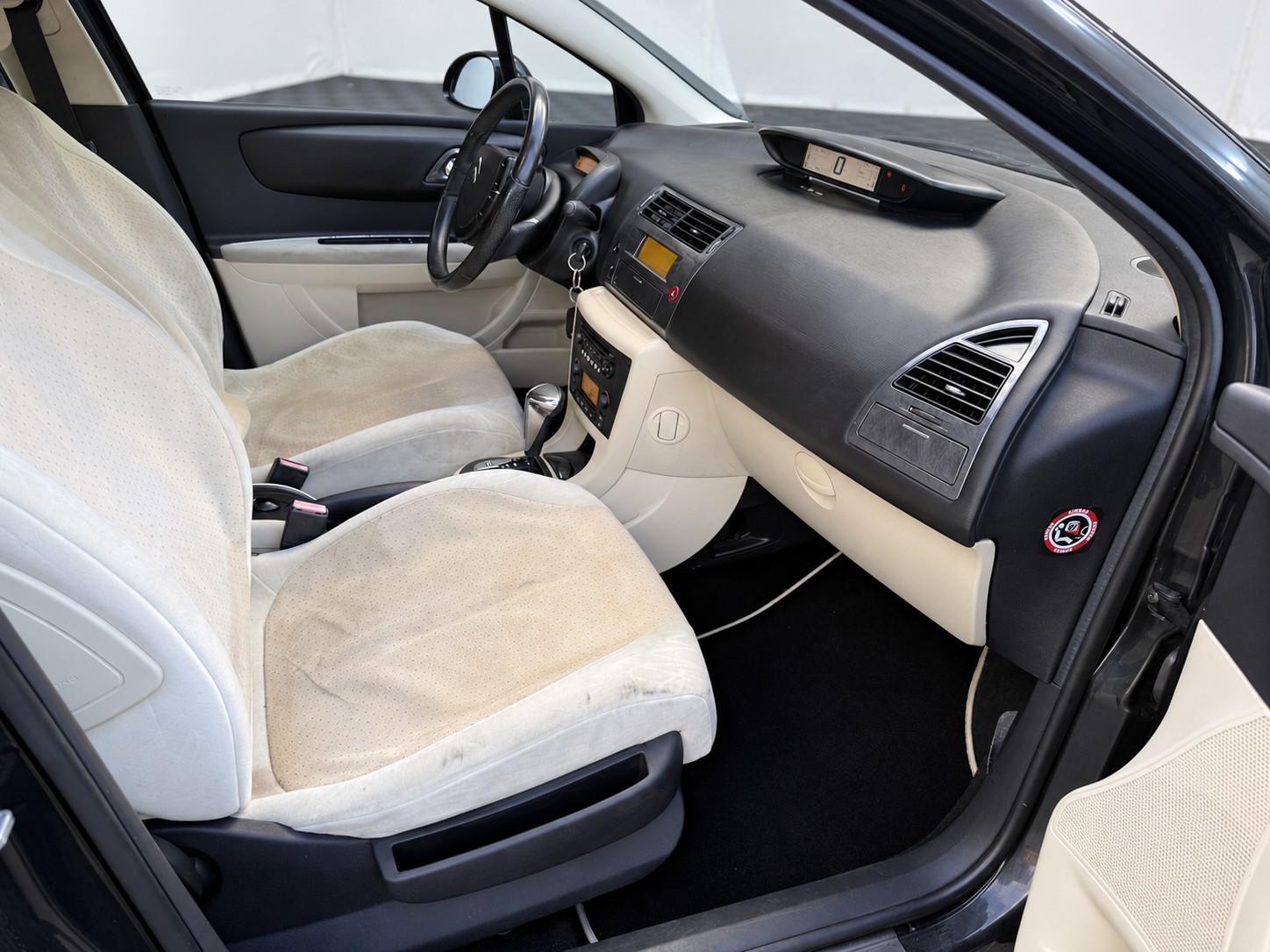 CITROEN C4 2.0i 16V Exclusive-image-10