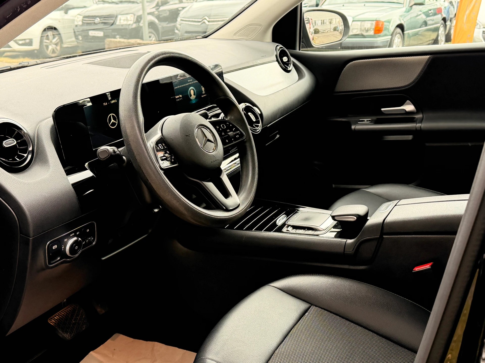 MERCEDES-BENZ B 180 d Style 8G-DCT-image-3