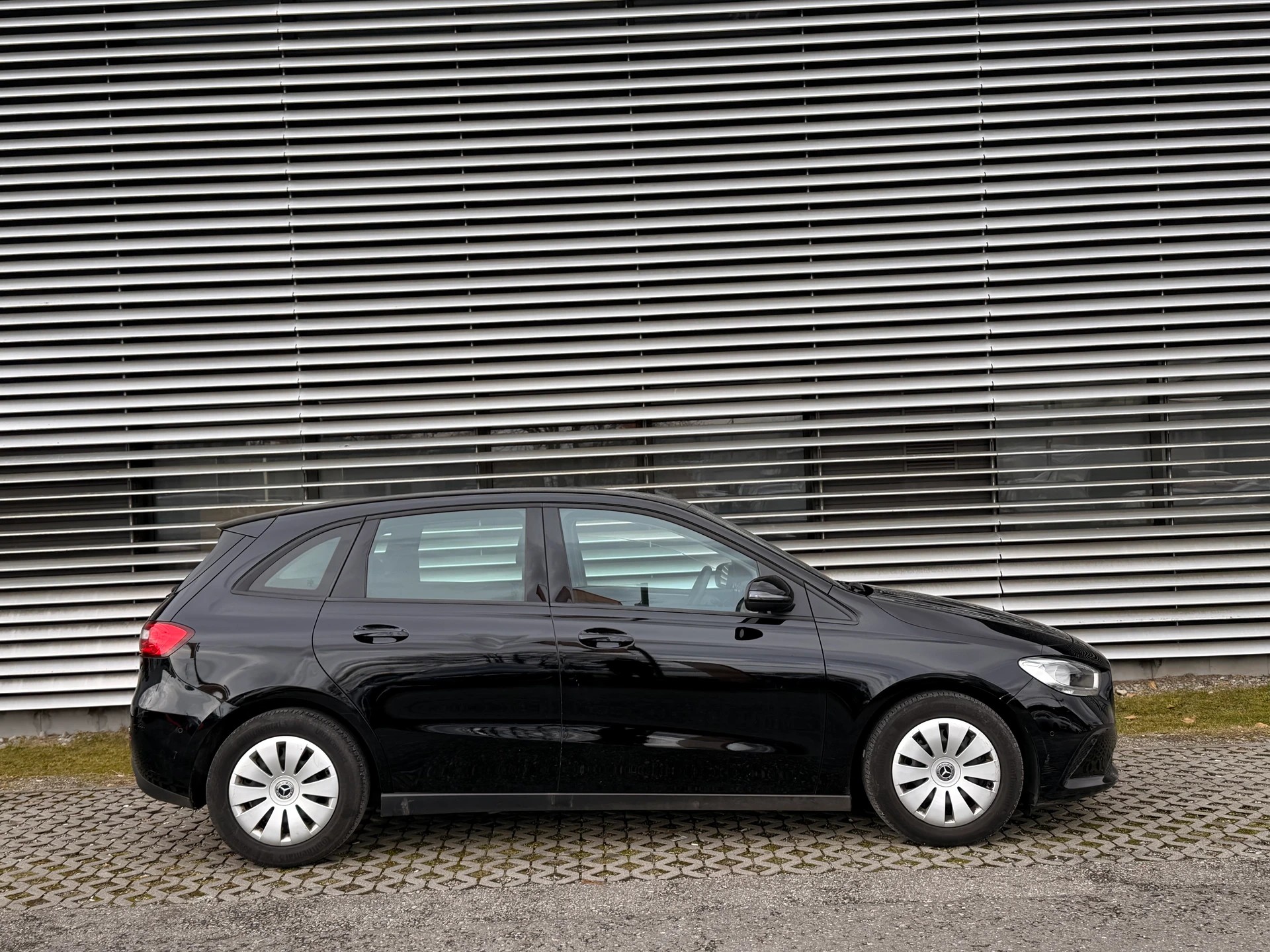 MERCEDES-BENZ B 180 d Style 8G-DCT-image-5