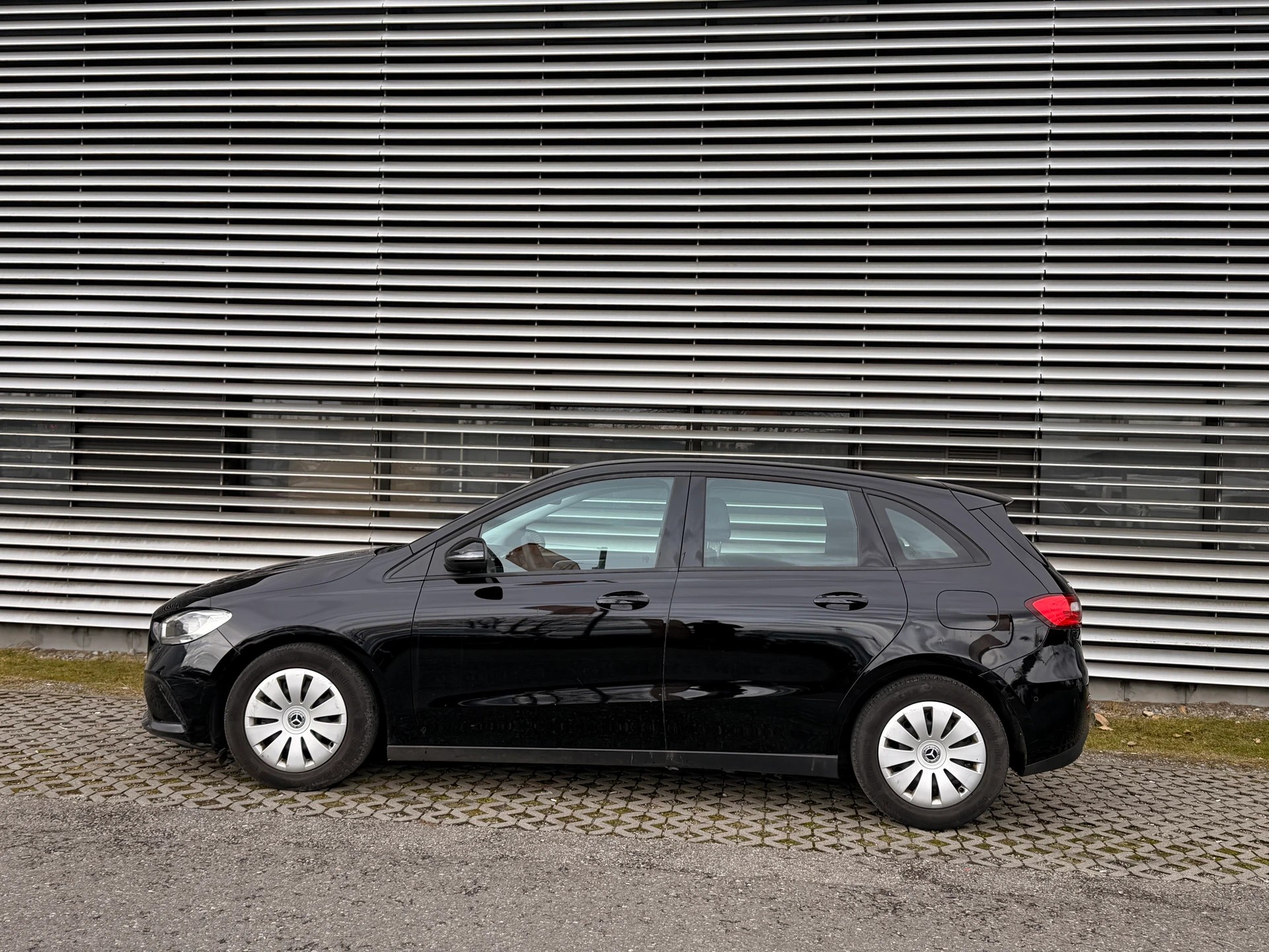 MERCEDES-BENZ B 180 d Style 8G-DCT-image-1