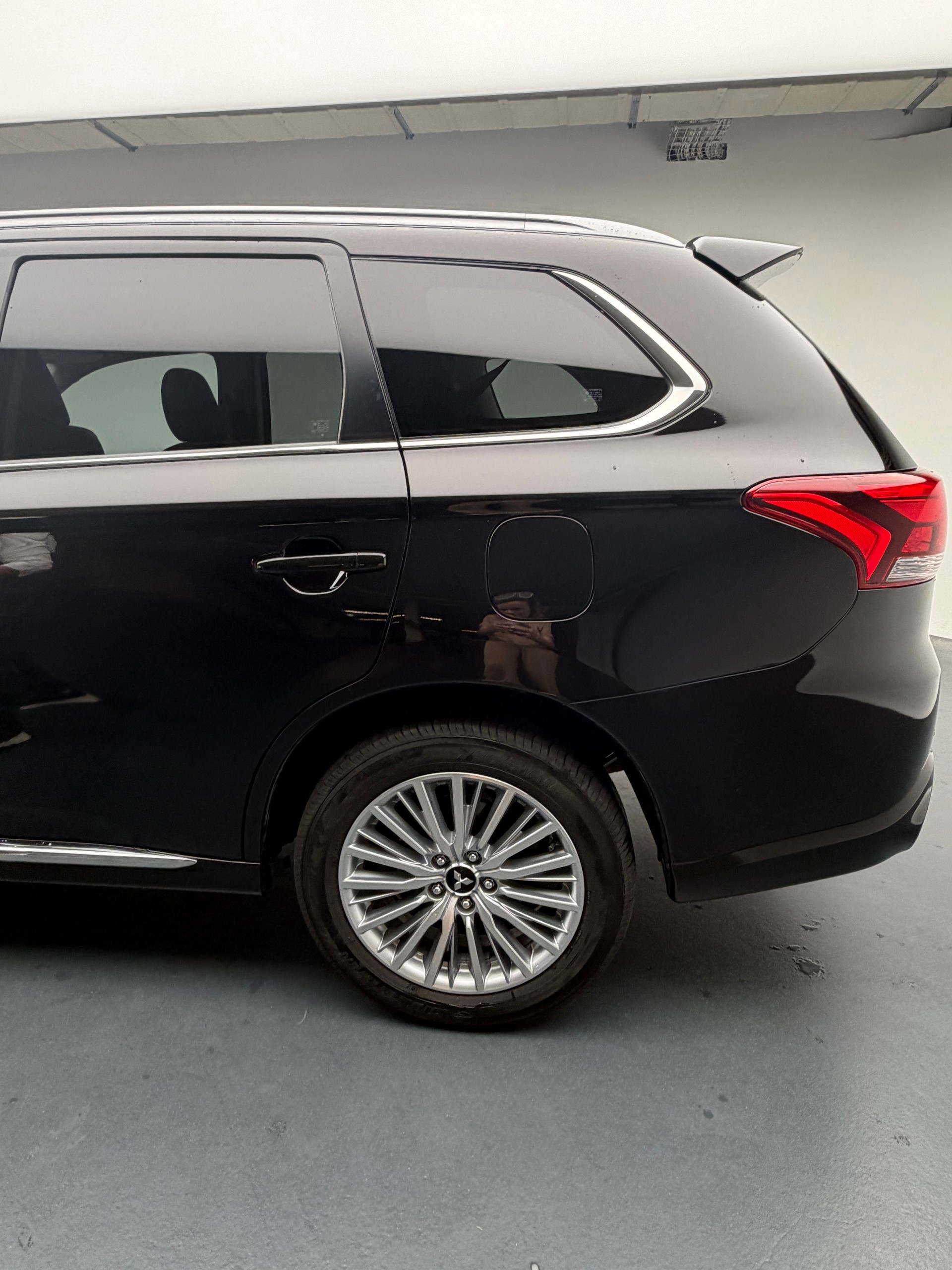 MITSUBISHI 2.4 PHEV Diamond-image-1