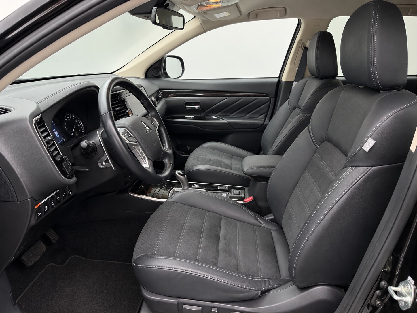 MITSUBISHI 2.4 PHEV Diamond-image-4