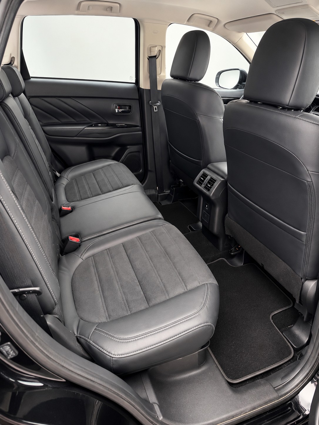 MITSUBISHI 2.4 PHEV Diamond-image-5