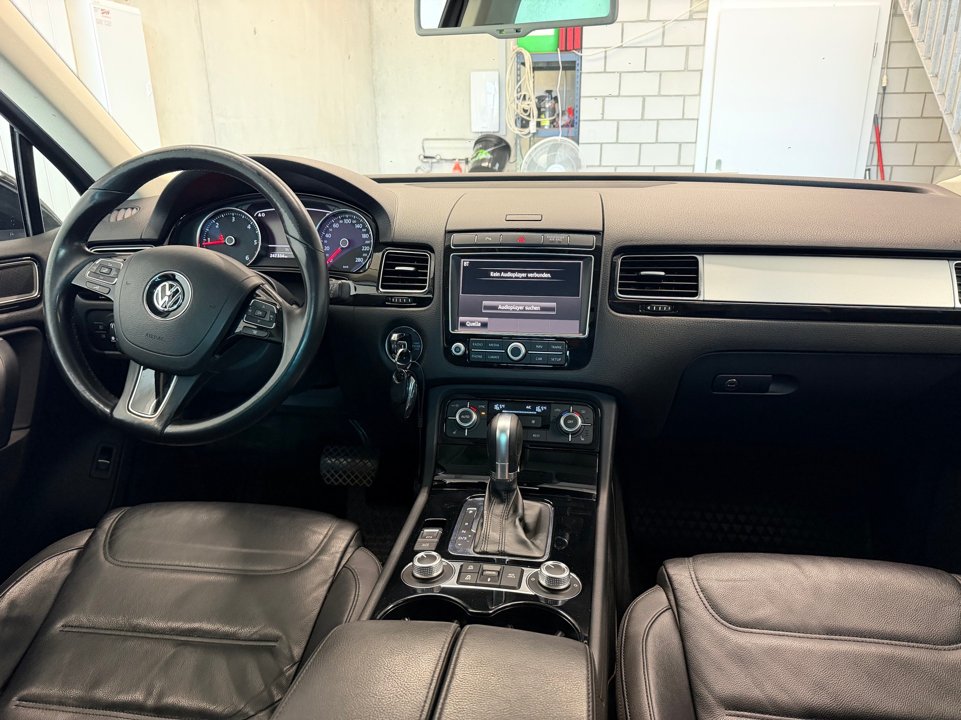 VW Touareg 3.0 TDI BlueMotion Technology Tiptronic-image-6