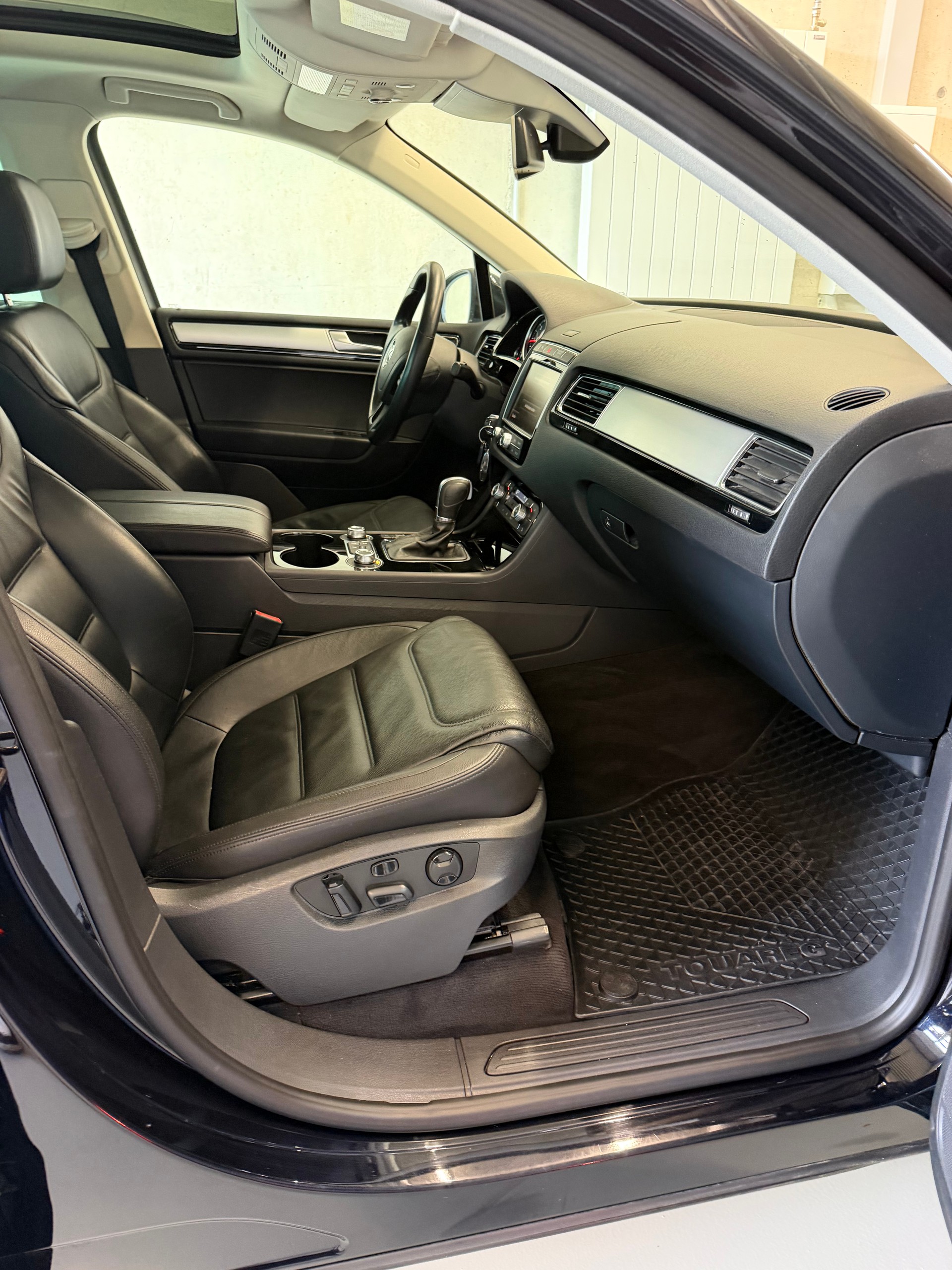 VW Touareg 3.0 TDI BlueMotion Technology Tiptronic-image-5