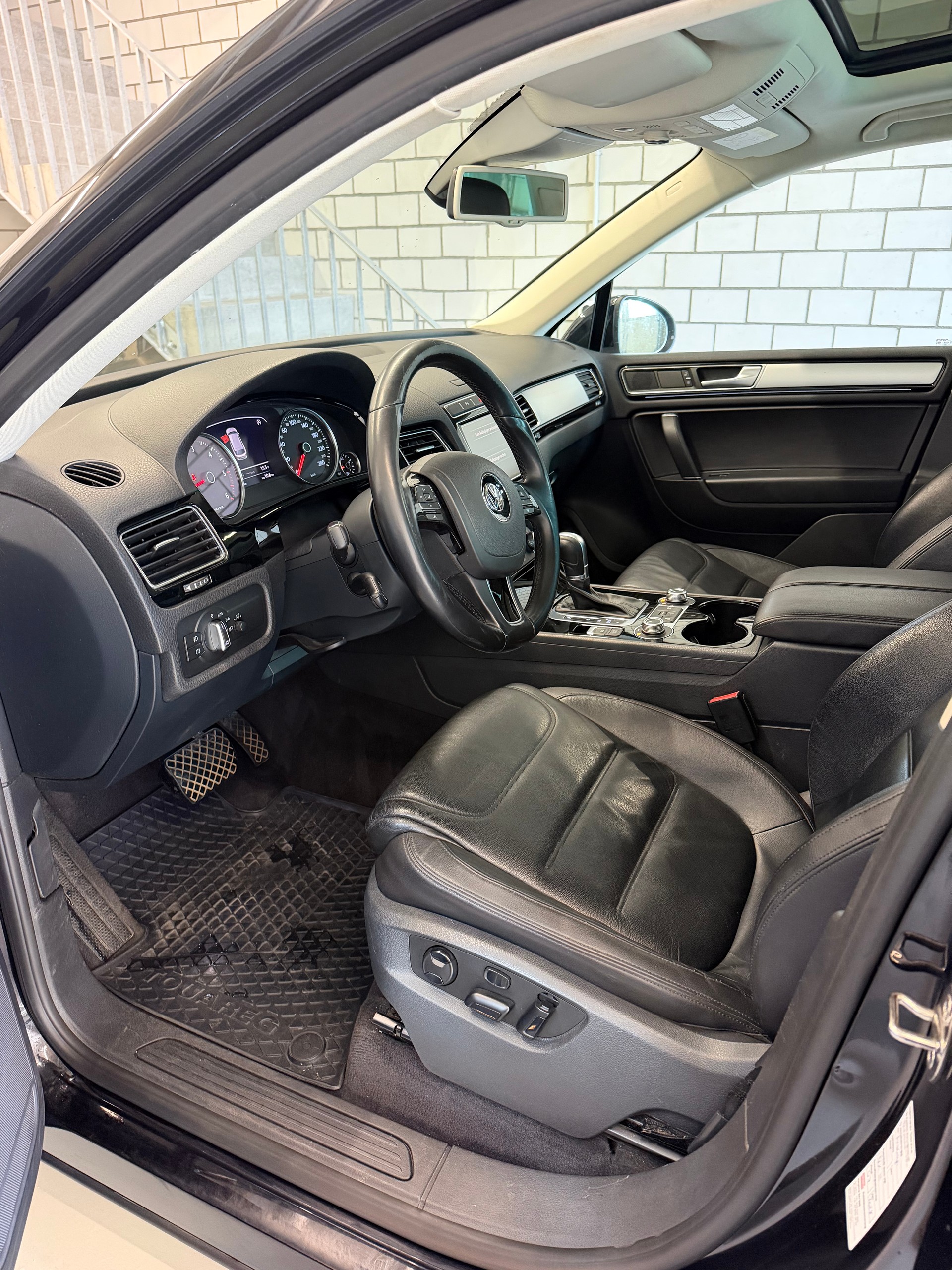 VW Touareg 3.0 TDI BlueMotion Technology Tiptronic-image-4