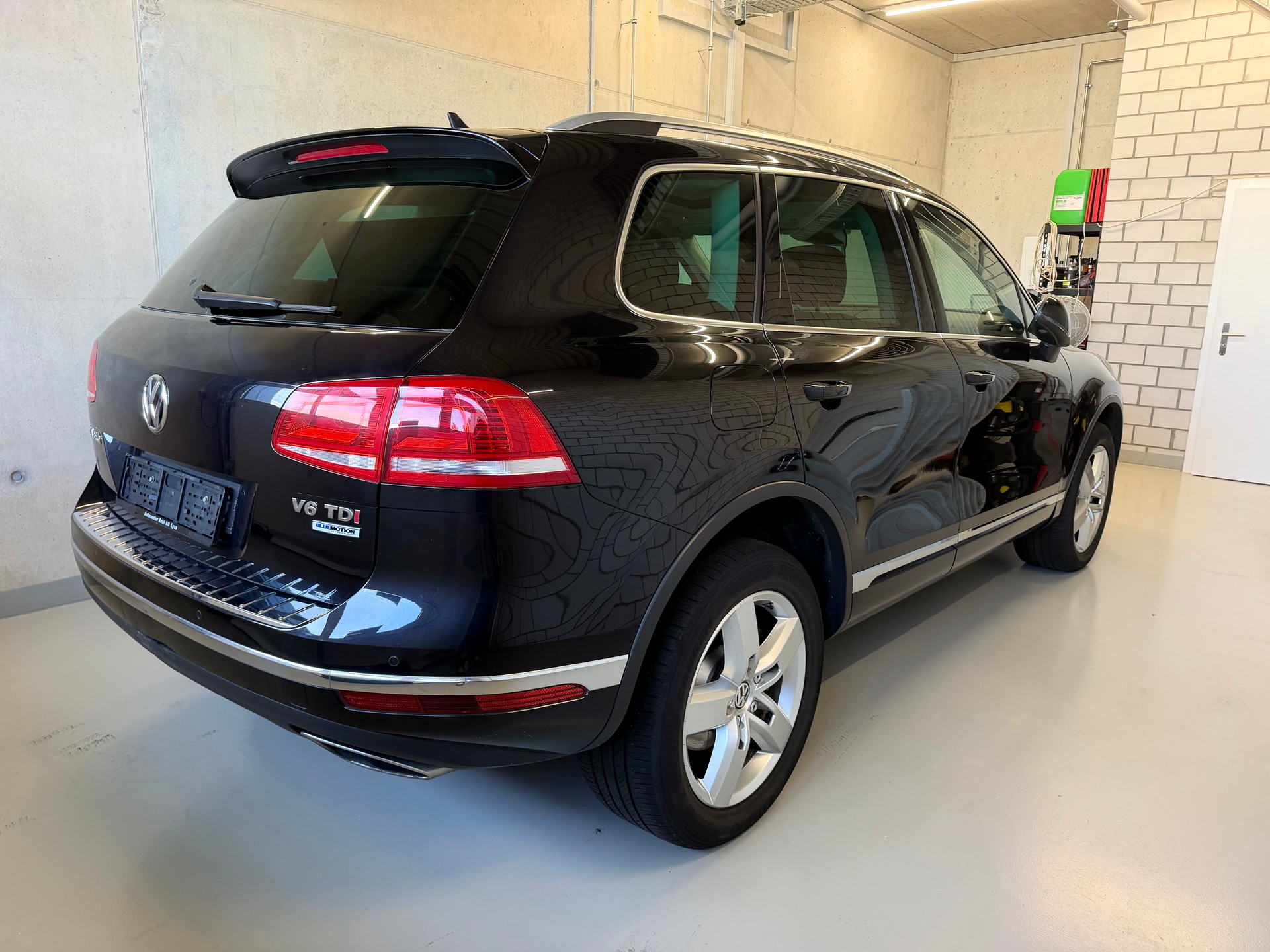 VW Touareg 3.0 TDI BlueMotion Technology Tiptronic-image-2