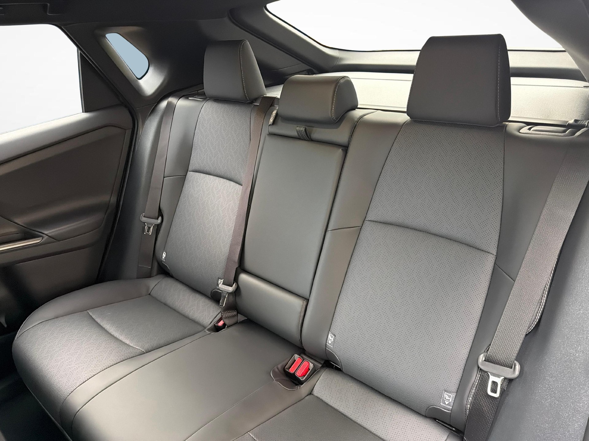 SUBARU Solterra eV Luxury AWD-image-10