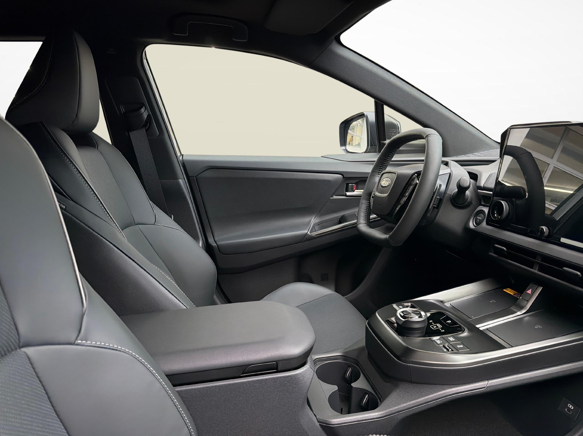 SUBARU Solterra eV Luxury AWD-image-9