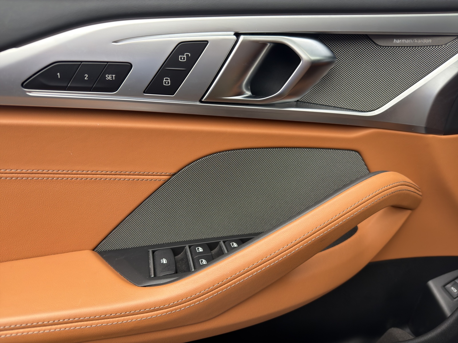 BMW M850i xDrive Cabriolet / CH Fahrzeug mit Gratis Service-image-15