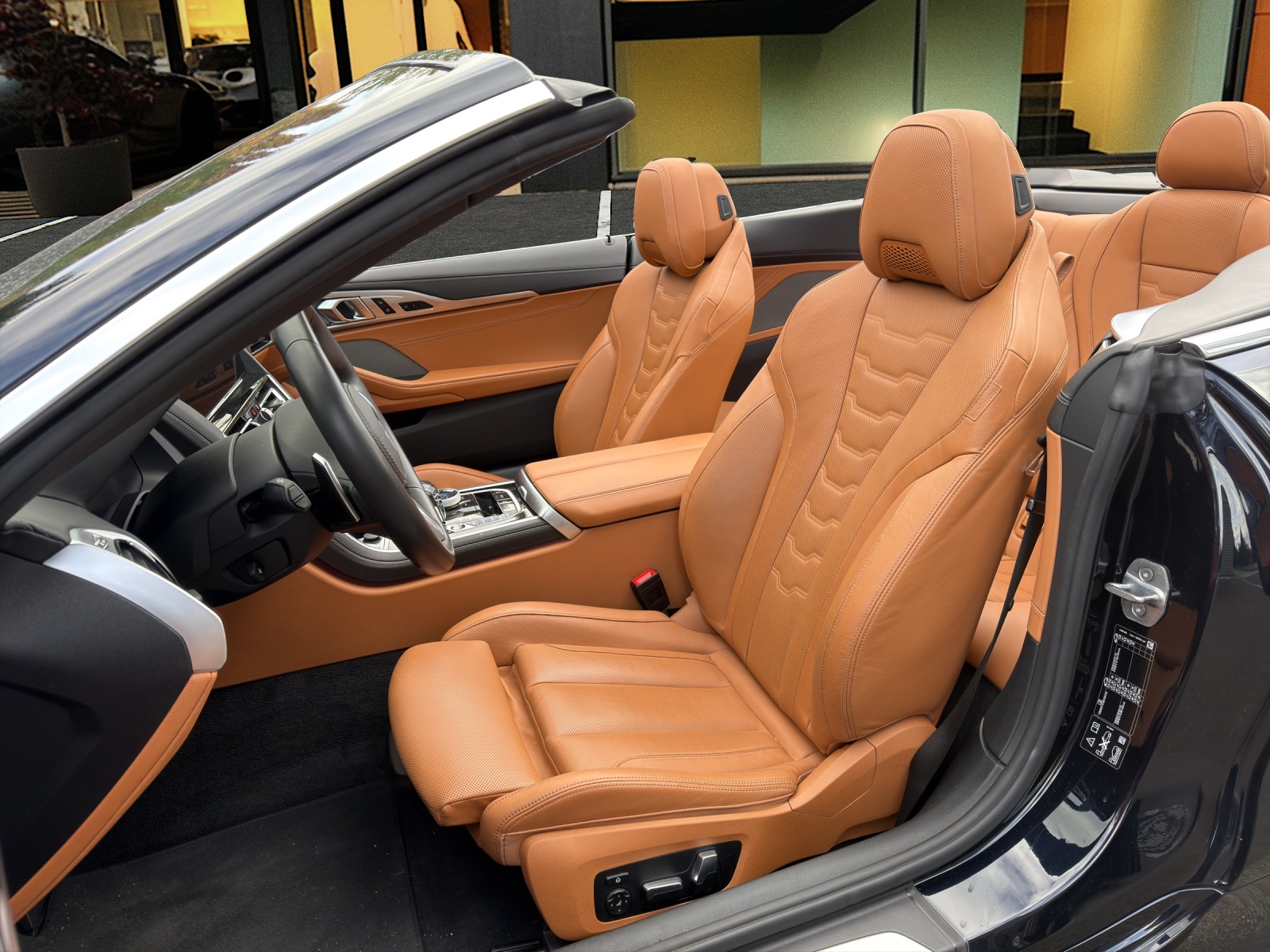 BMW M850i xDrive Cabriolet / CH Fahrzeug mit Gratis Service-image-9