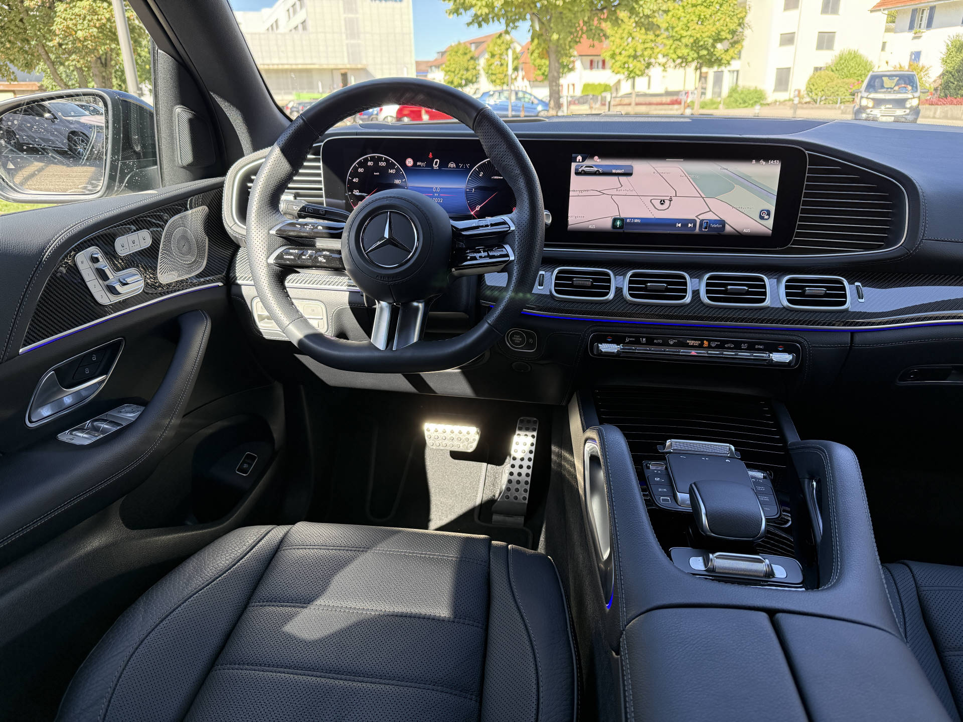 MERCEDES-BENZ GLE 300 d AMG Line 4matic-image-4