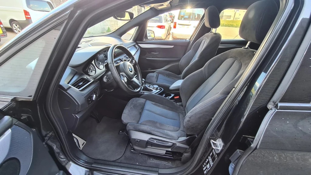 BMW 220d xDrive Active Tourer M Sport Steptronic ** Navi Plus ** RF-Kamera ** PR-Glassdach ** 18"Aluräder ** Frisch ab MFK **-image-16