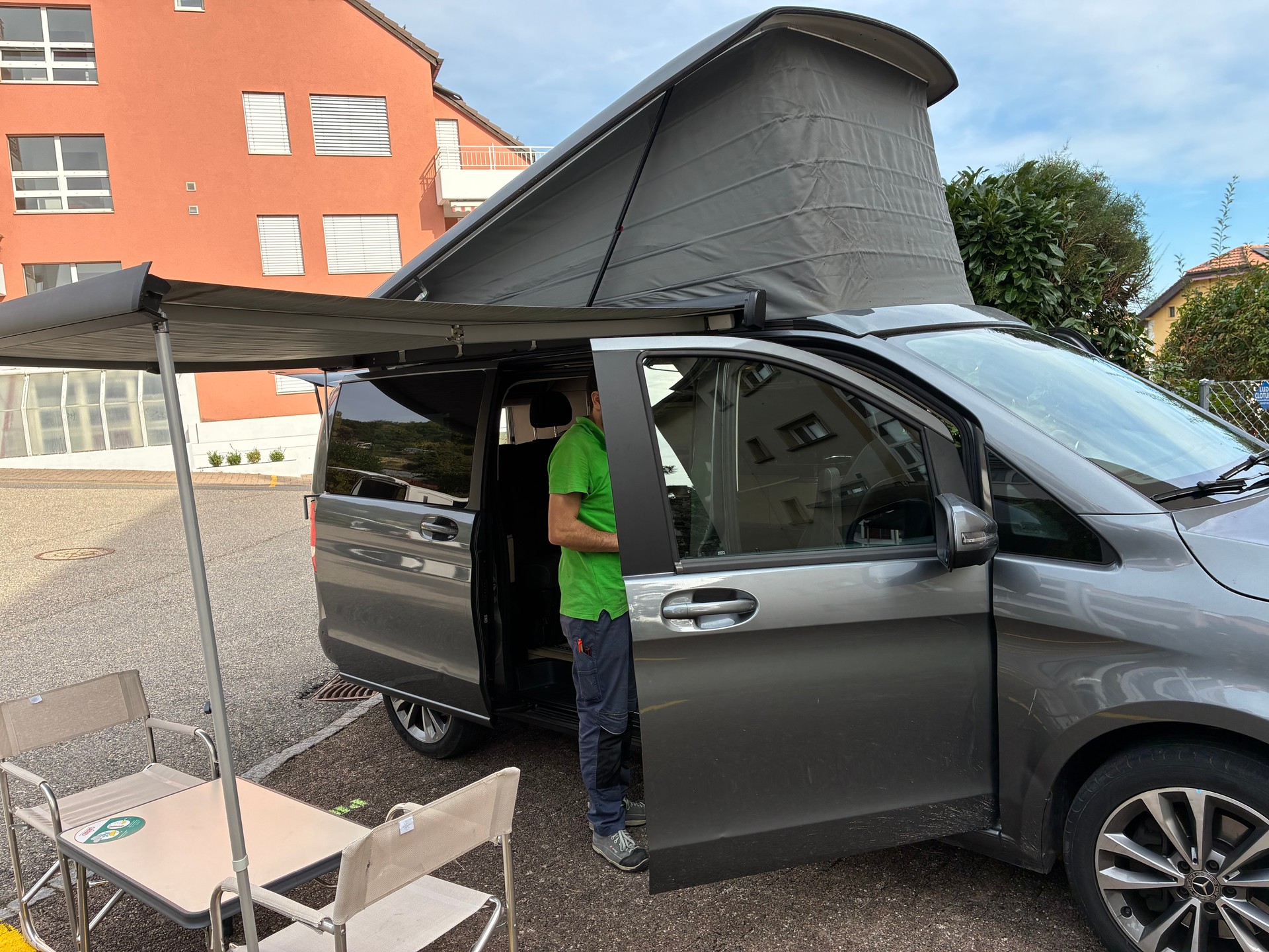MERCEDES-BENZ 220 d-image-1