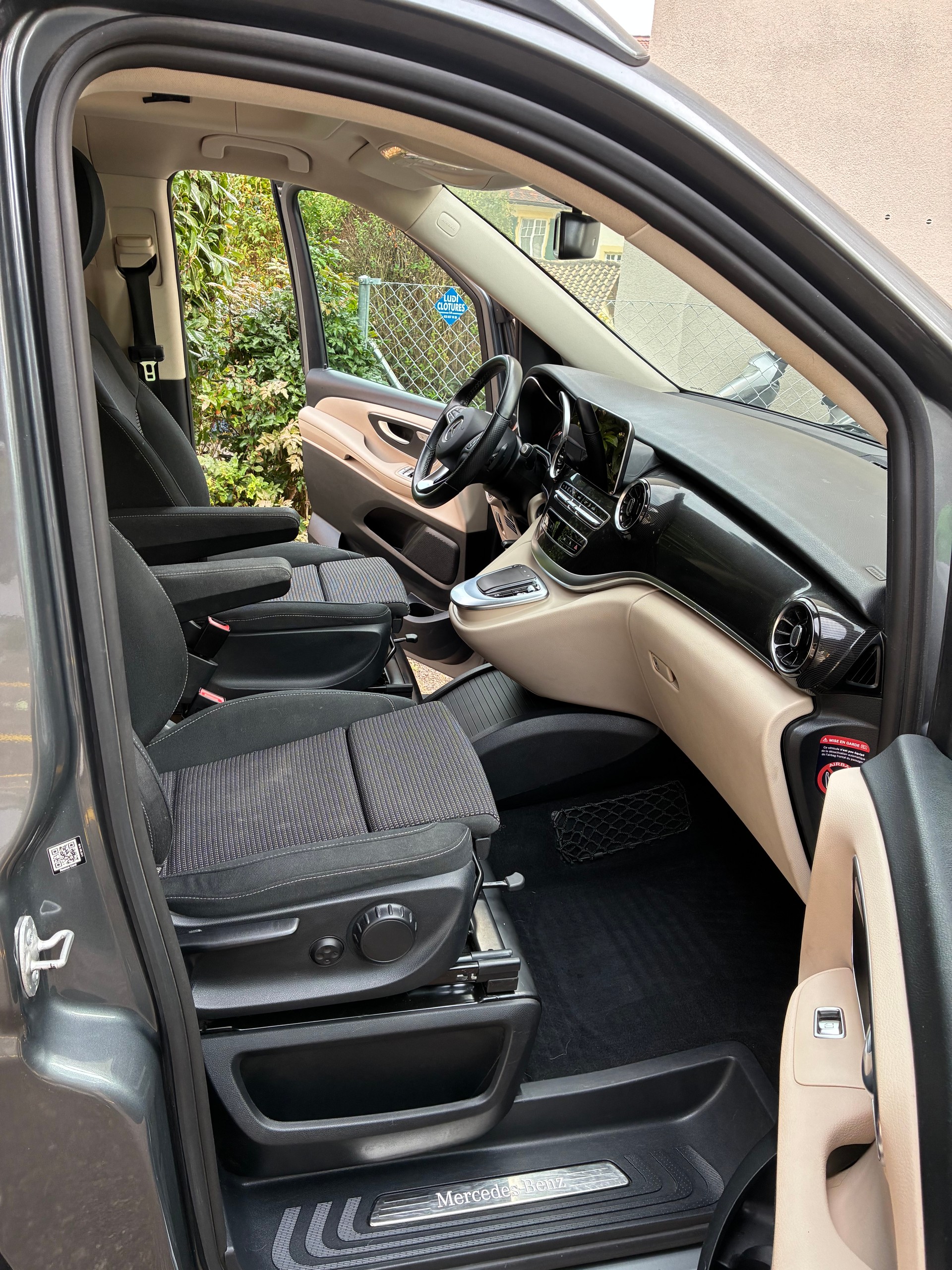 MERCEDES-BENZ 220 d-image-5