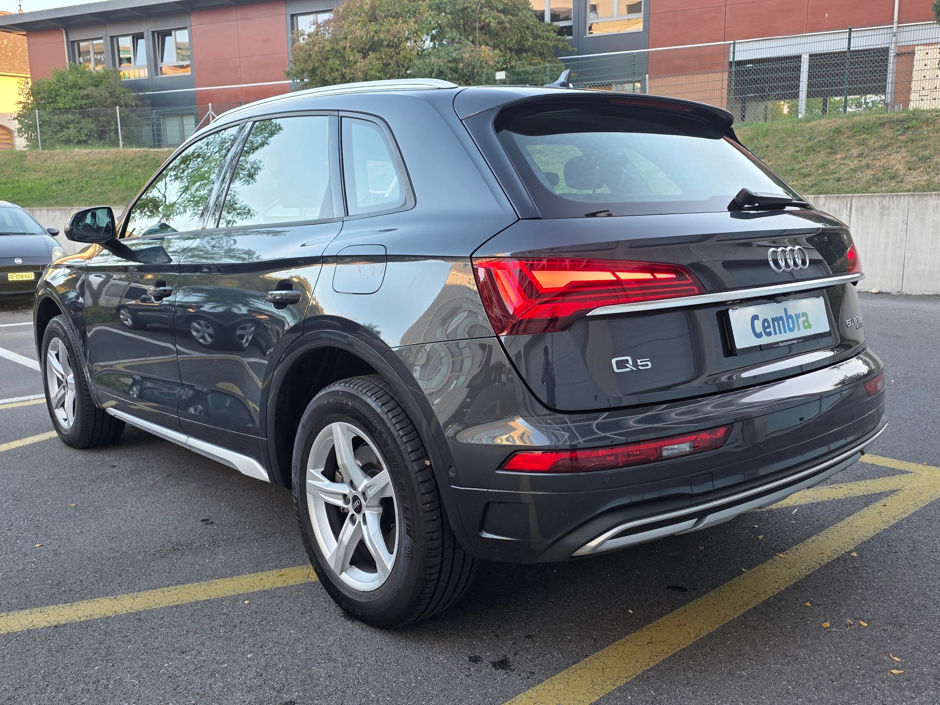 AUDI Q5 50 TFSI e PHEV quattro S-tronic-image-3