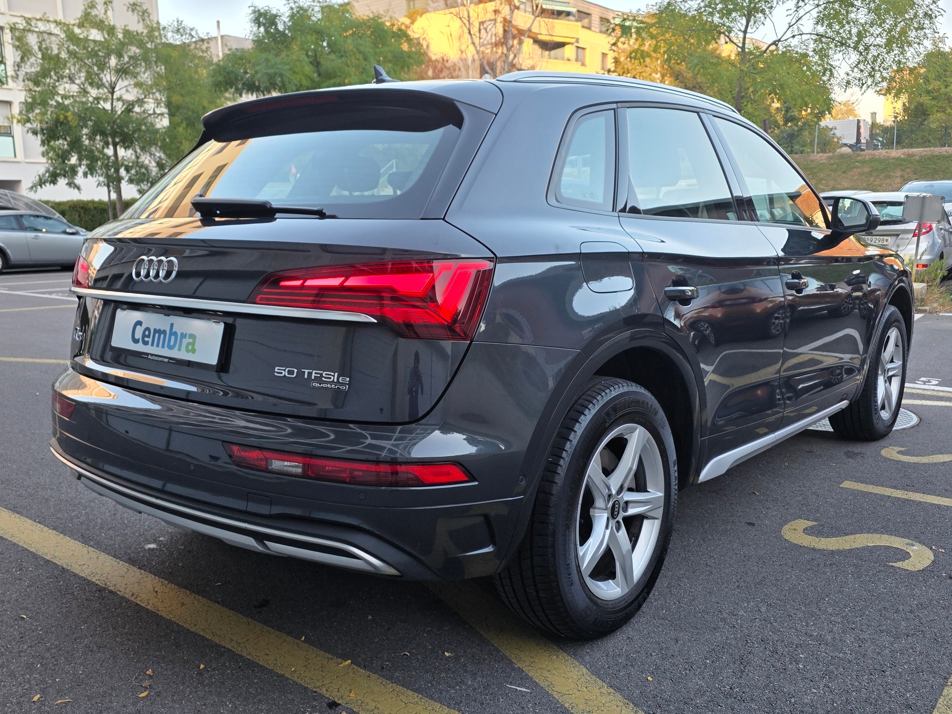 AUDI Q5 50 TFSI e PHEV quattro S-tronic-image-4