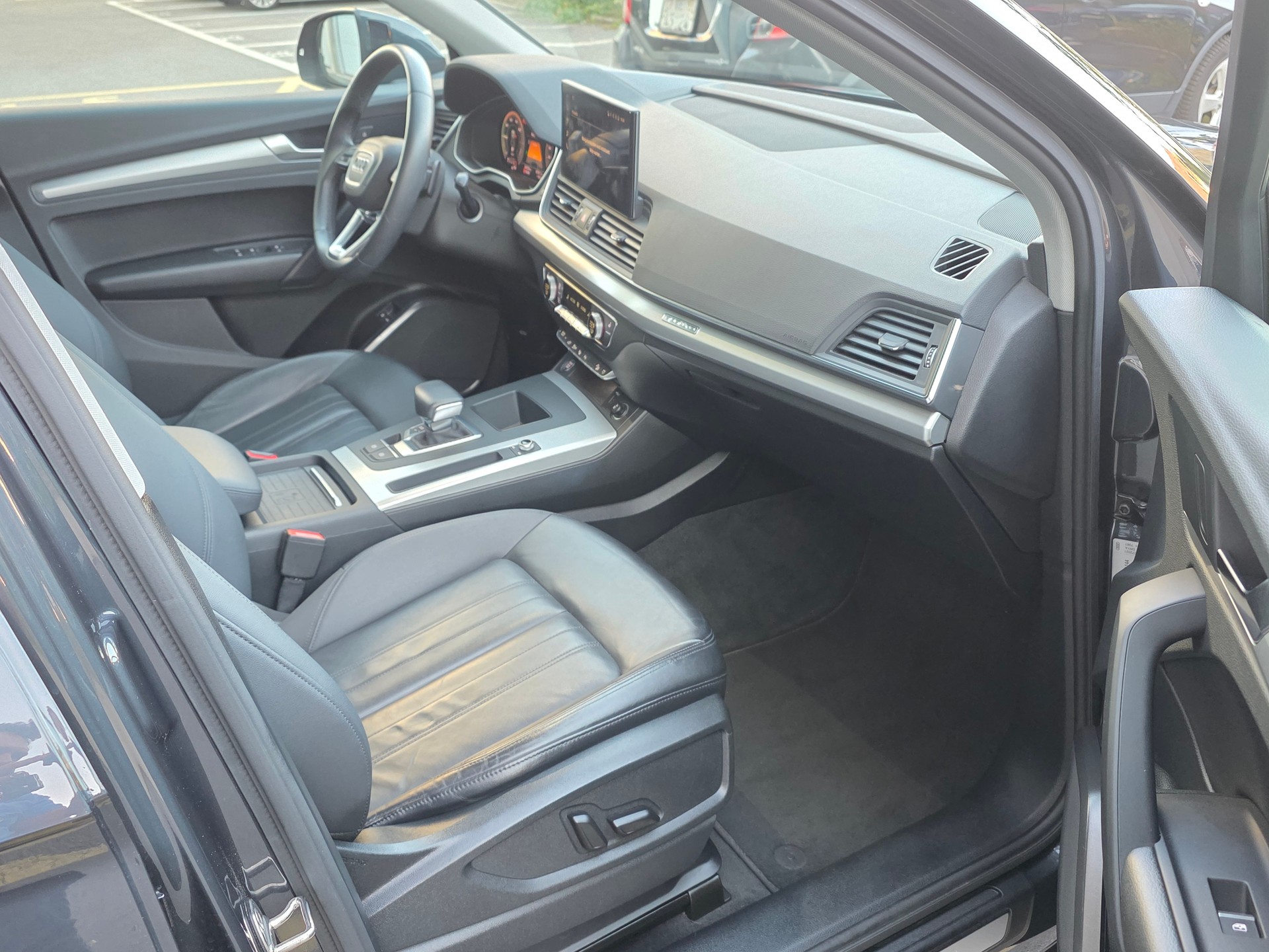 AUDI Q5 50 TFSI e PHEV quattro S-tronic-image-8
