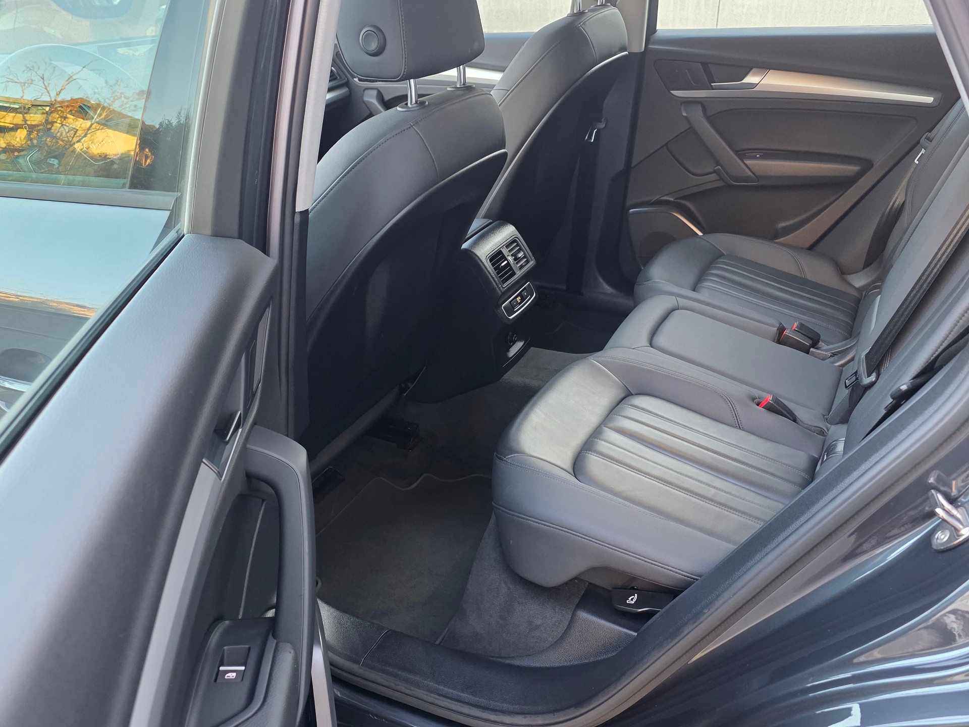 AUDI Q5 50 TFSI e PHEV quattro S-tronic-image-14