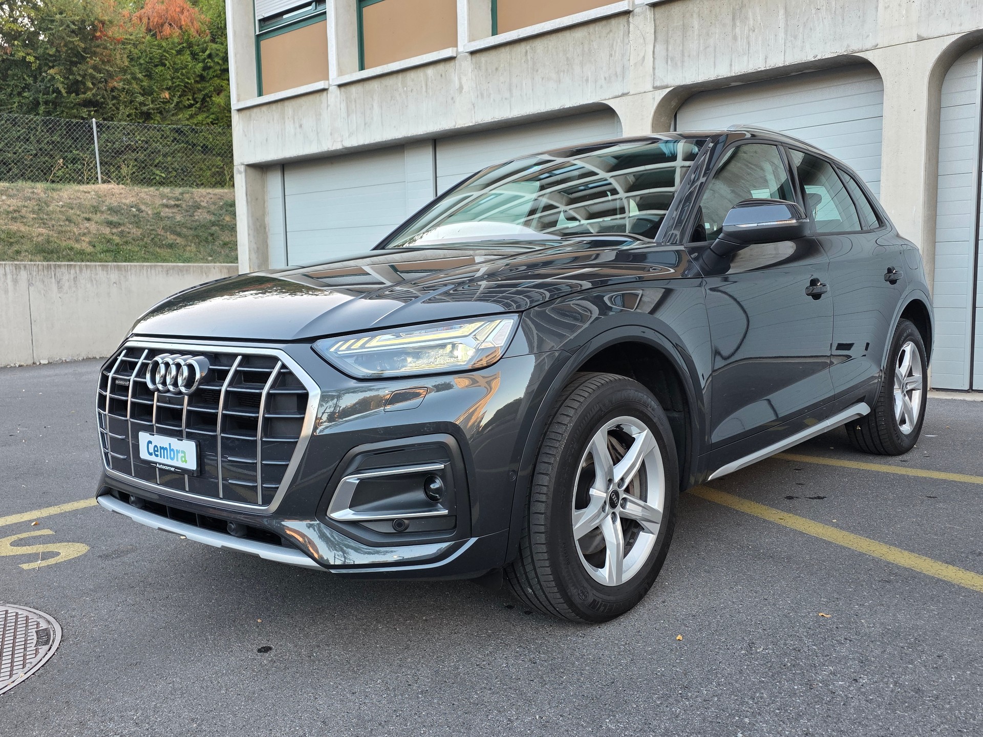 AUDI Q5 50 TFSI e PHEV quattro S-tronic-image-2