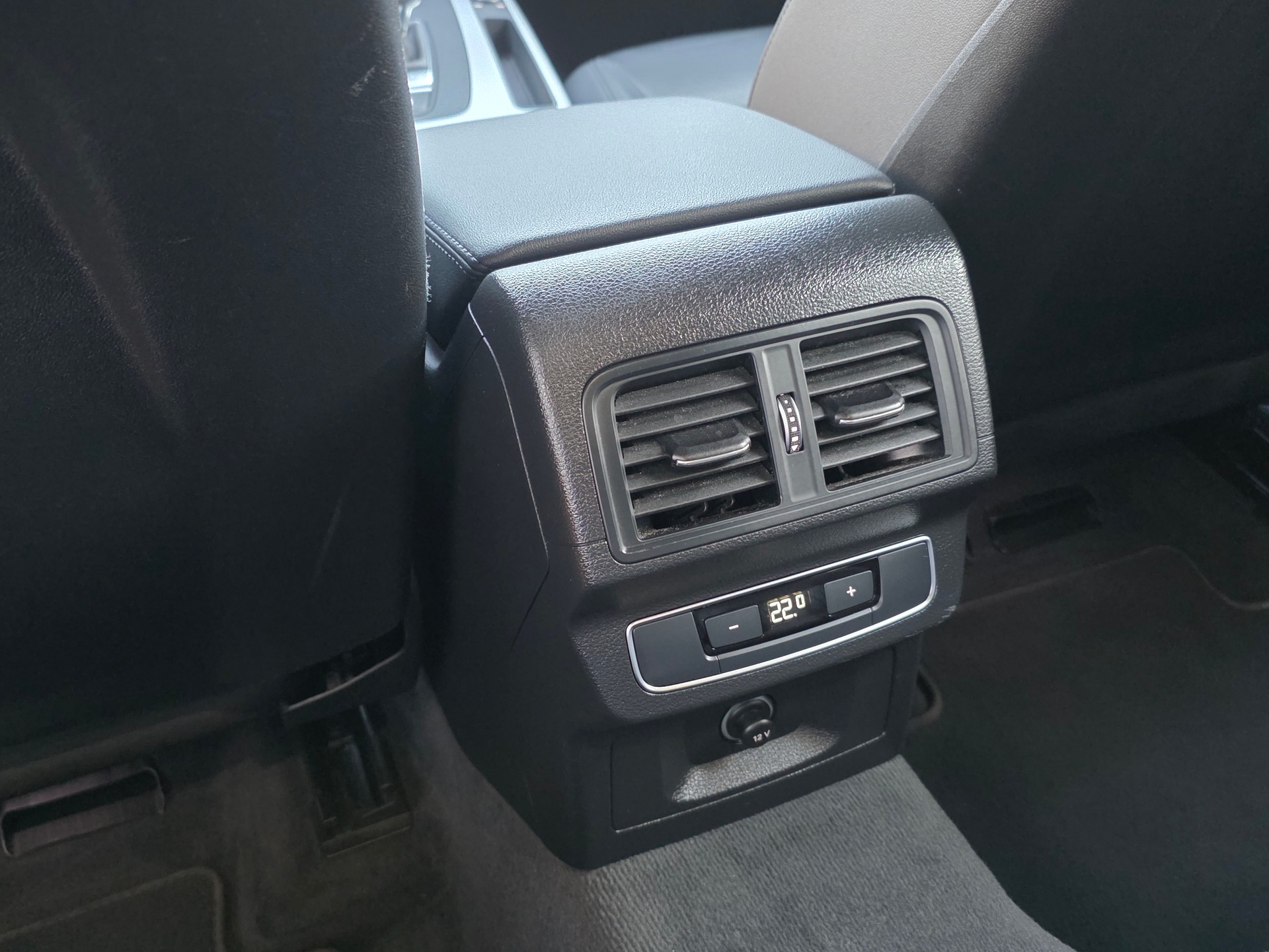 AUDI Q5 50 TFSI e PHEV quattro S-tronic-image-13