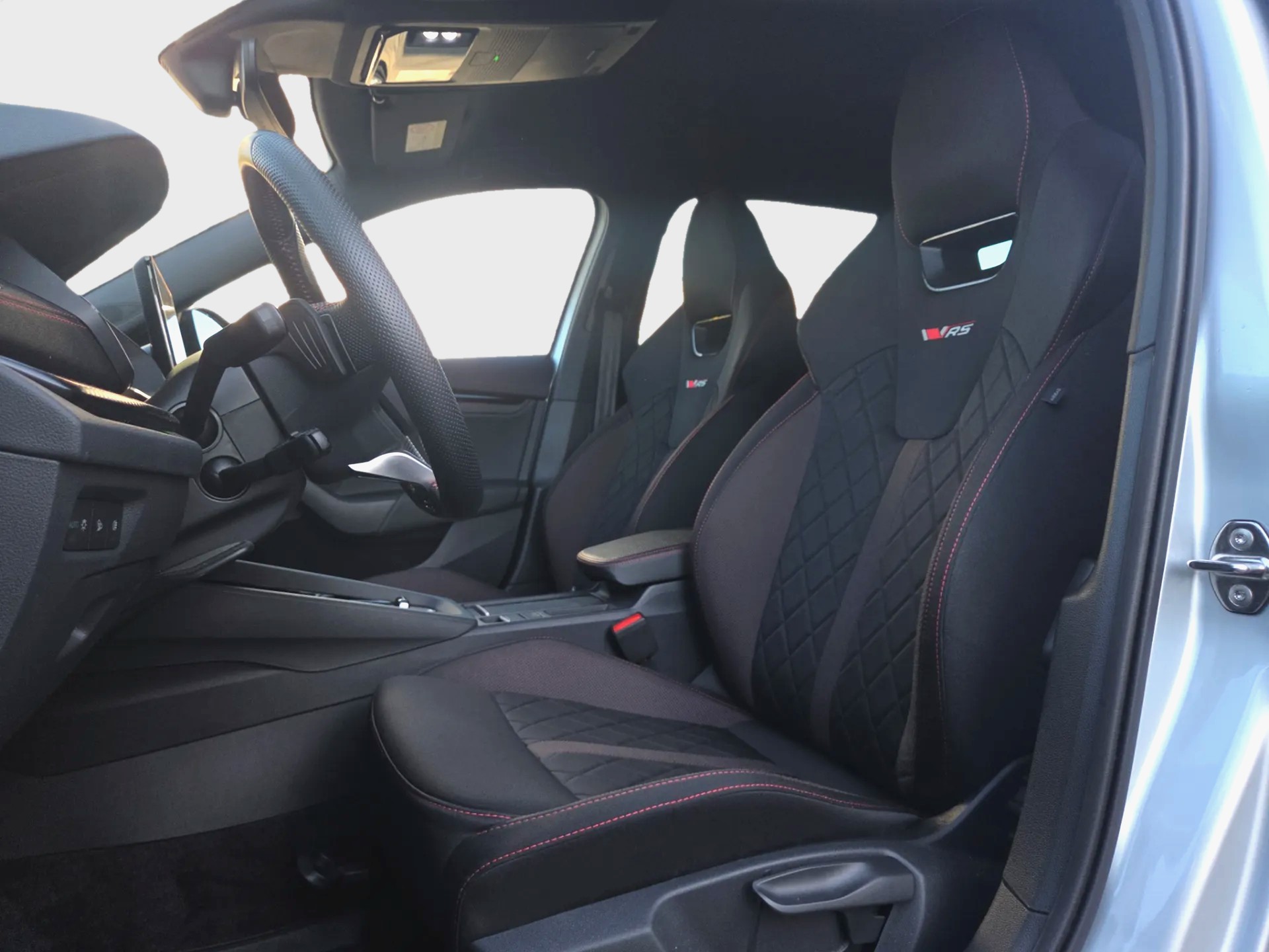SKODA Octavia Combi 2.0 TSI DSG RS-image-10