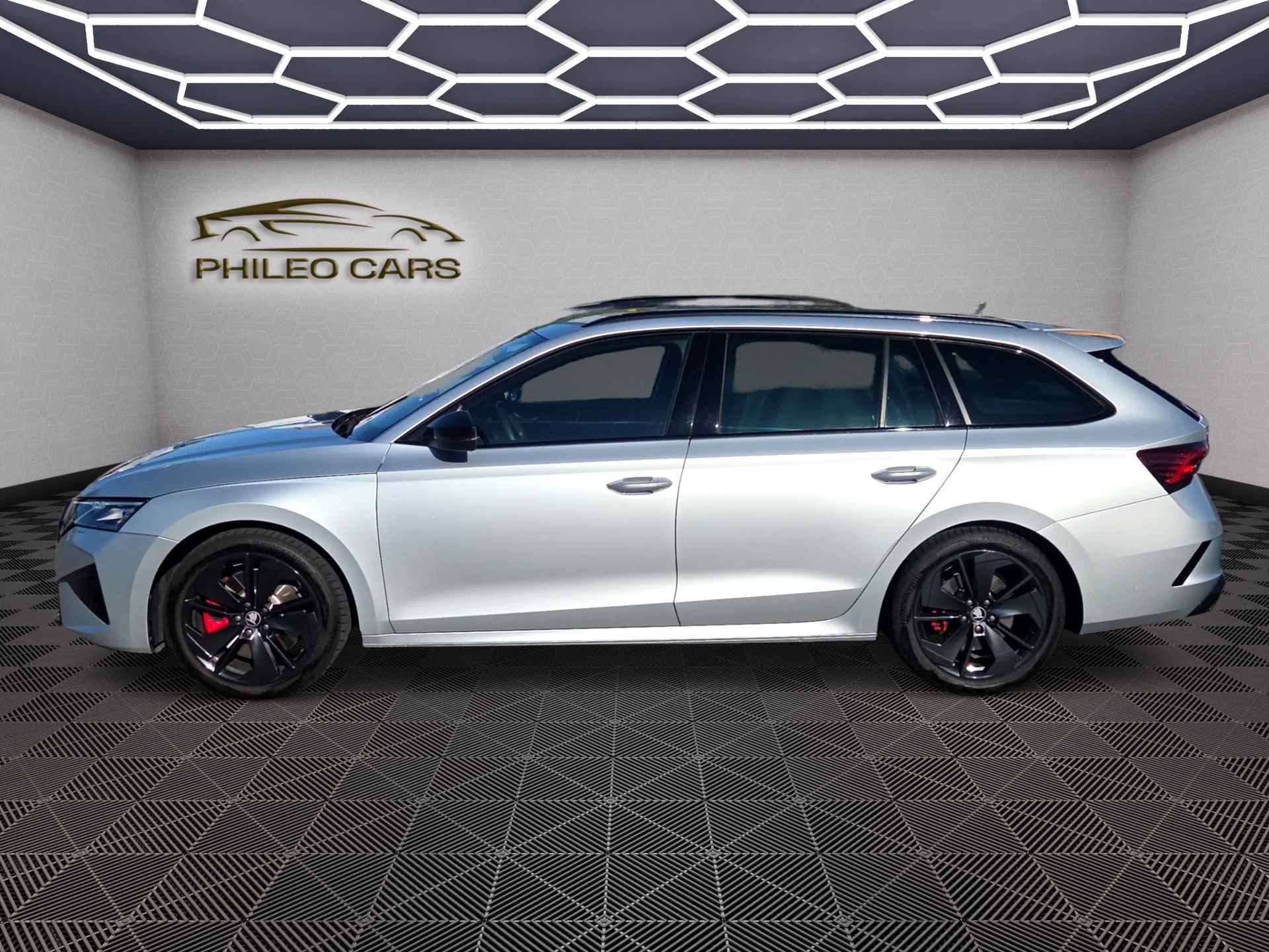 SKODA Octavia Combi 2.0 TSI DSG RS-image-4