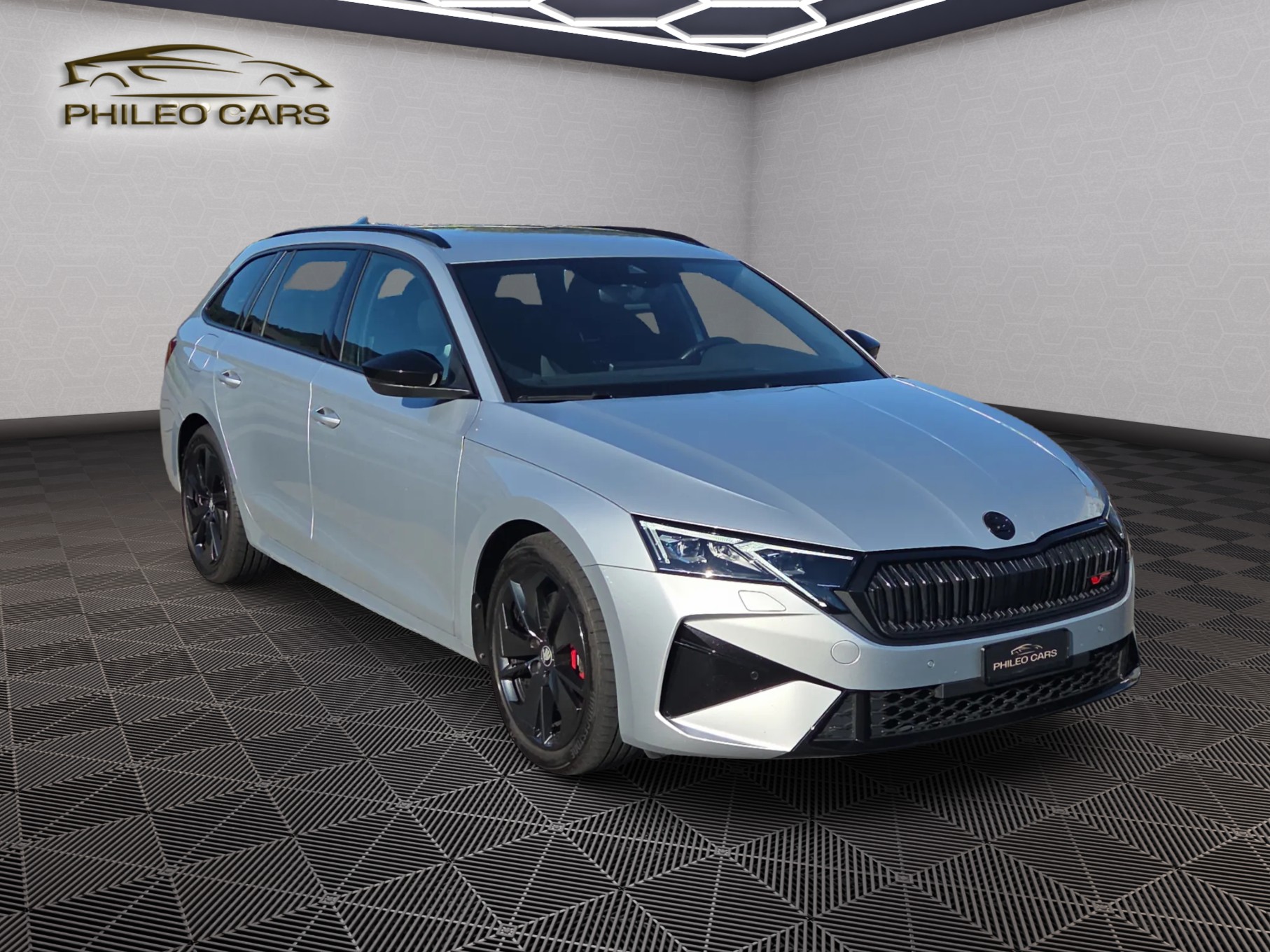 SKODA Octavia Combi 2.0 TSI DSG RS-image-2